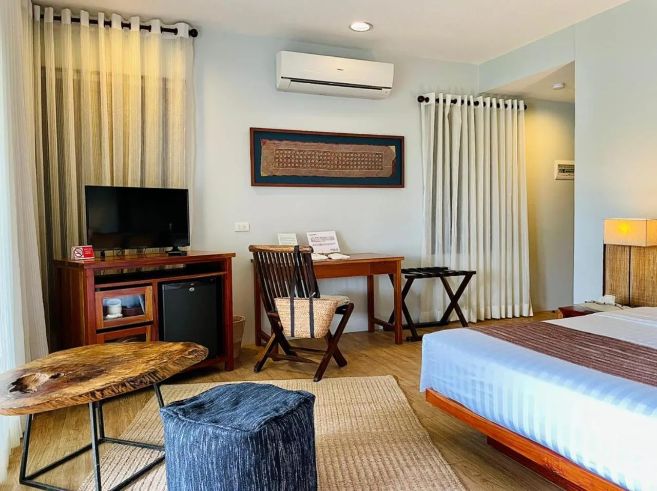 TV and multimedia, Bed in Amun Ini Beach Resort & Spa