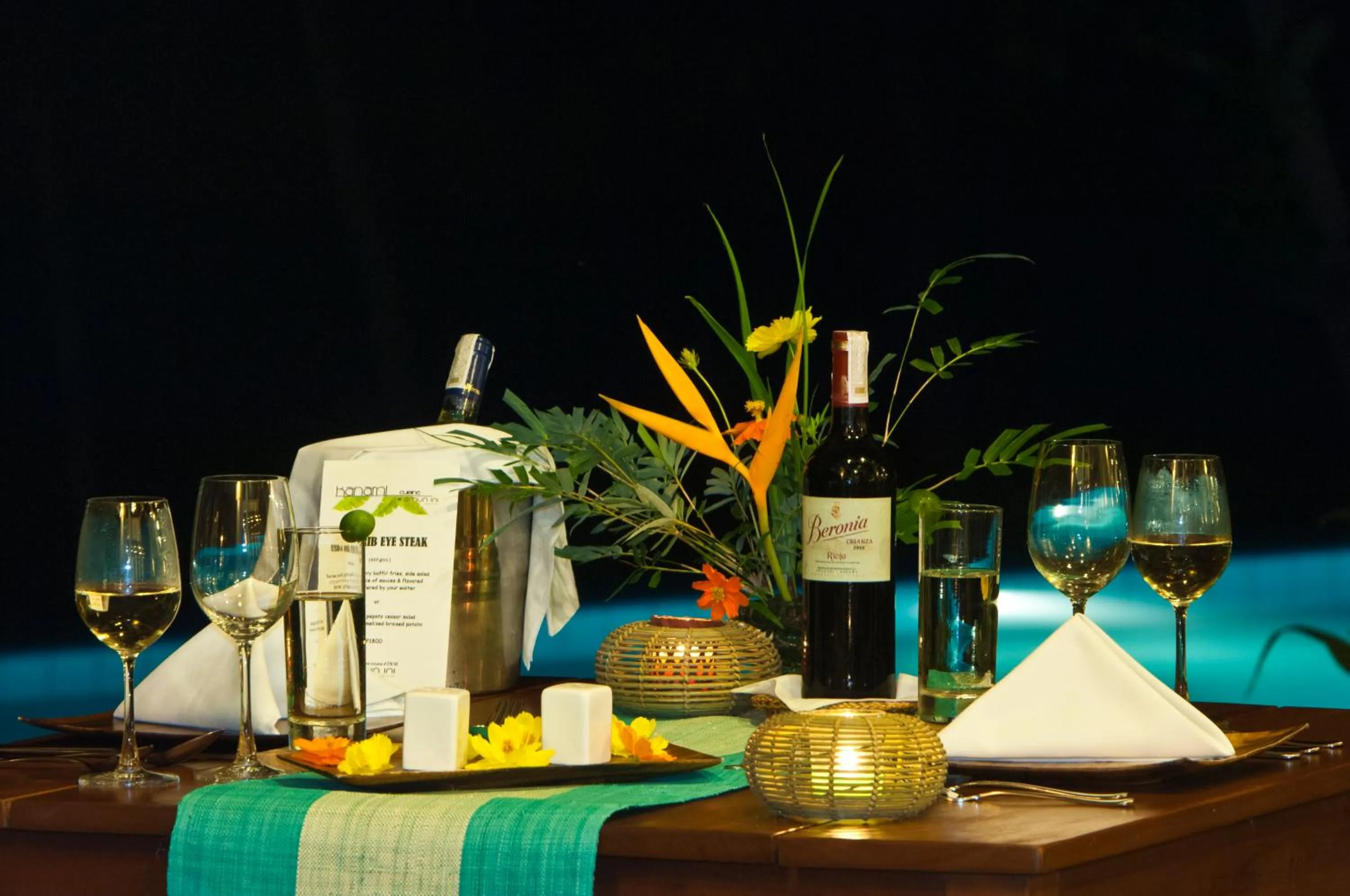 Drinks in Amun Ini Beach Resort & Spa