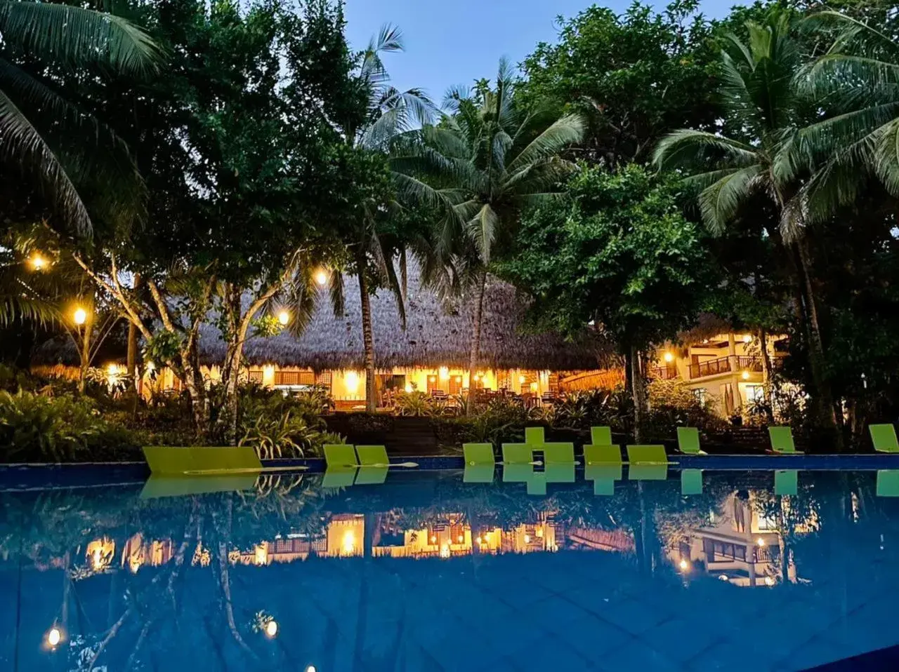 Swimming pool in Amun Ini Beach Resort & Spa Swimming pool in Amun Ini Beach Resort & Spa