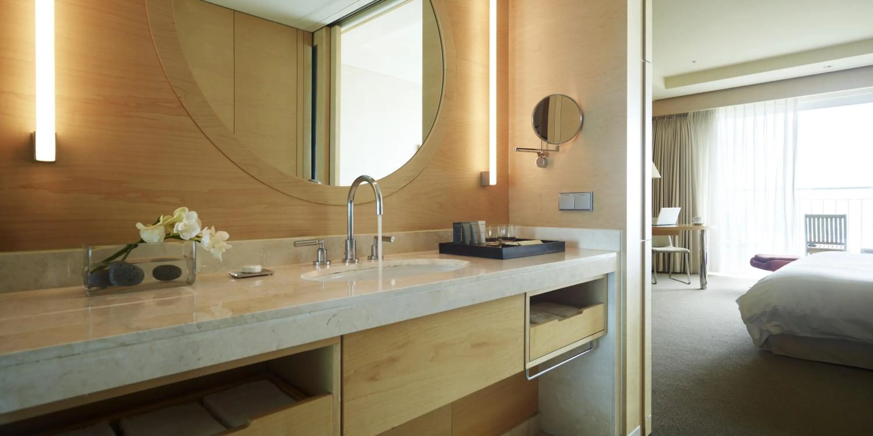 Property building, Bed in Haevichi Hotel & Resort Jeju