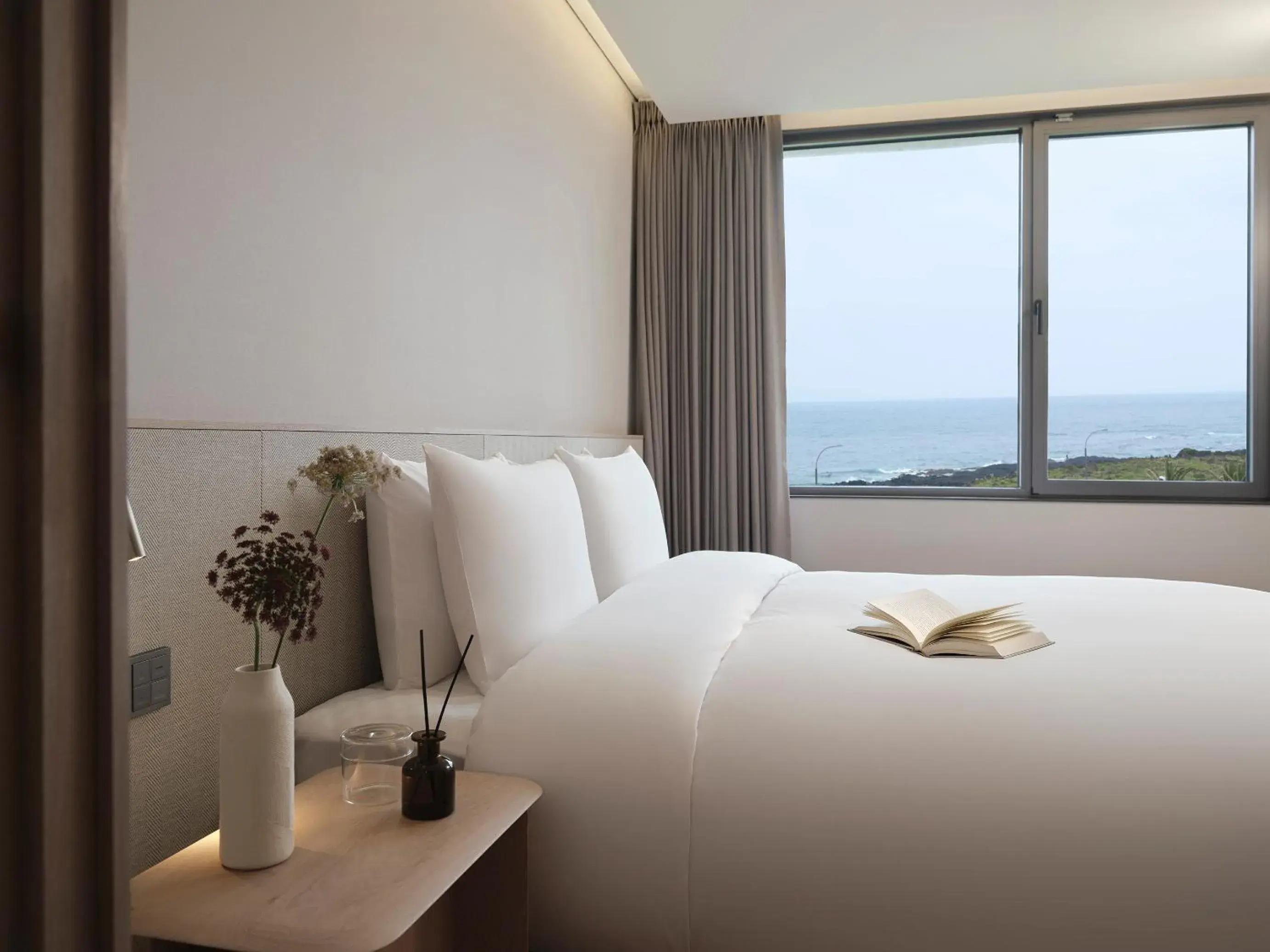 Bedroom, Bed in Haevichi Hotel & Resort Jeju Bedroom, Bed in Haevichi Hotel & Resort Jeju