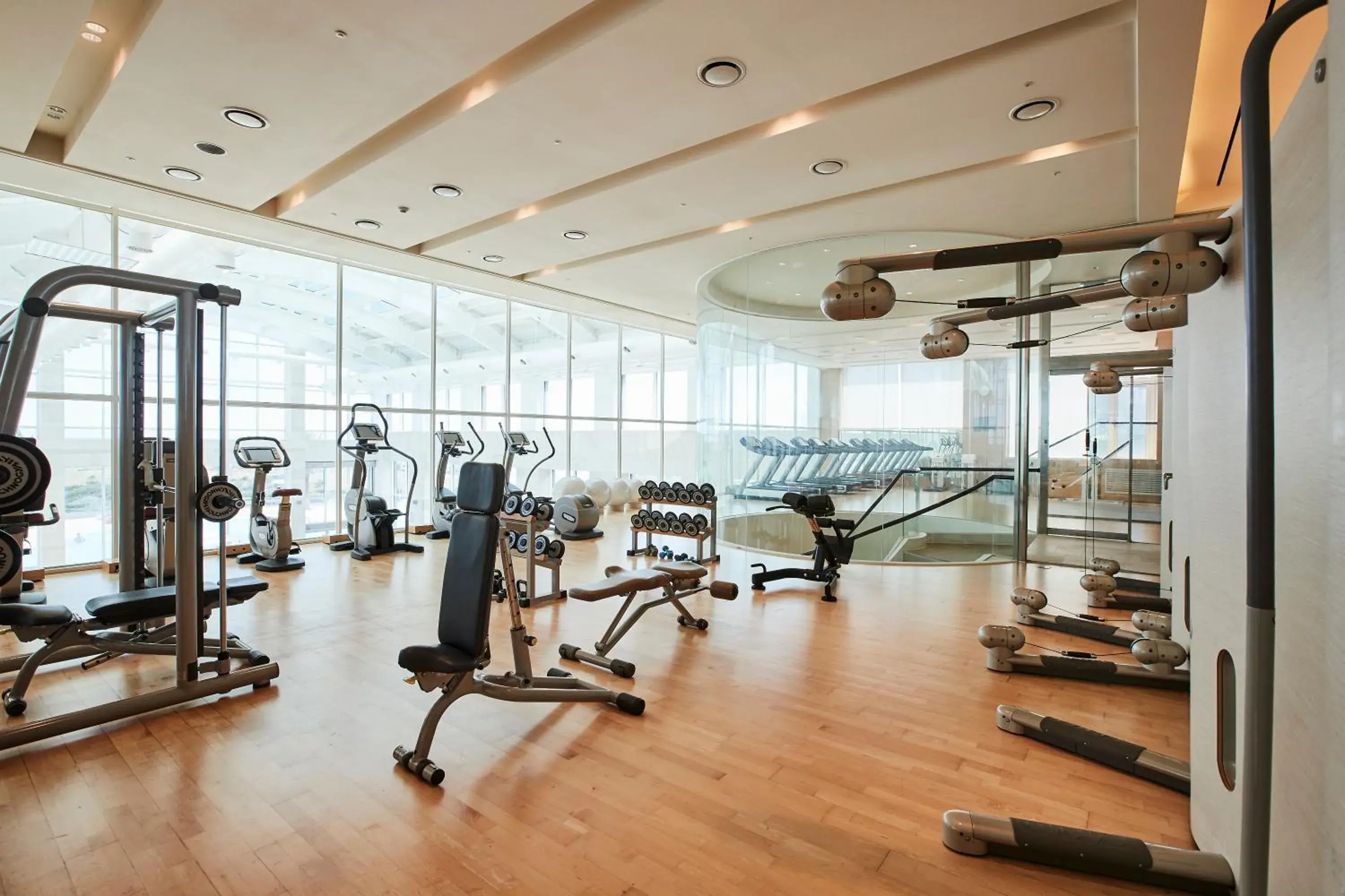 Fitness centre/facilities in Haevichi Hotel & Resort Jeju Fitness centre/facilities in Haevichi Hotel & Resort Jeju