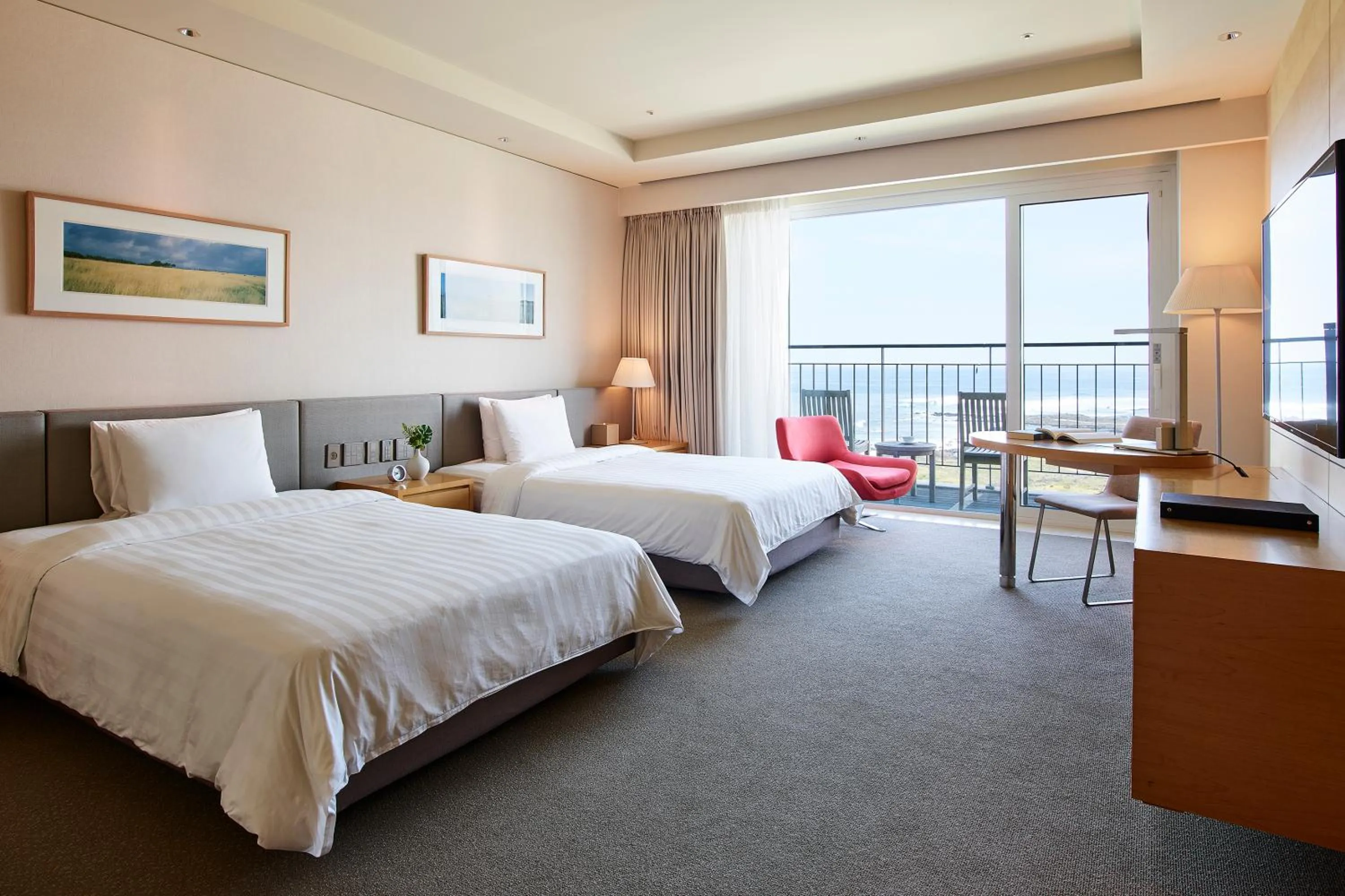 Property building, Bed in Haevichi Hotel & Resort Jeju