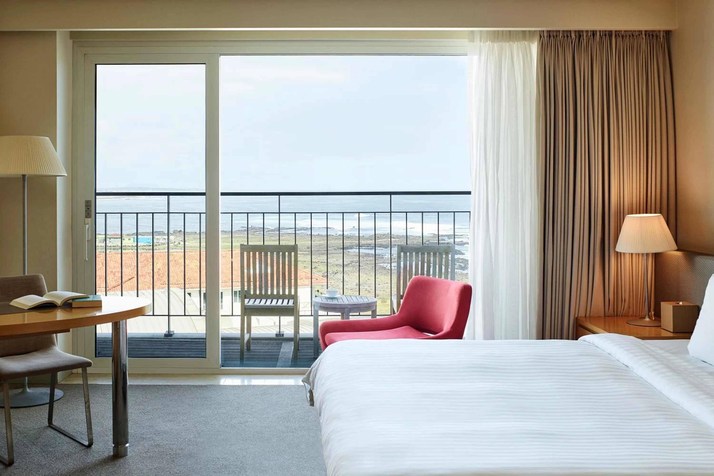Natural landscape, Bed in Haevichi Hotel & Resort Jeju