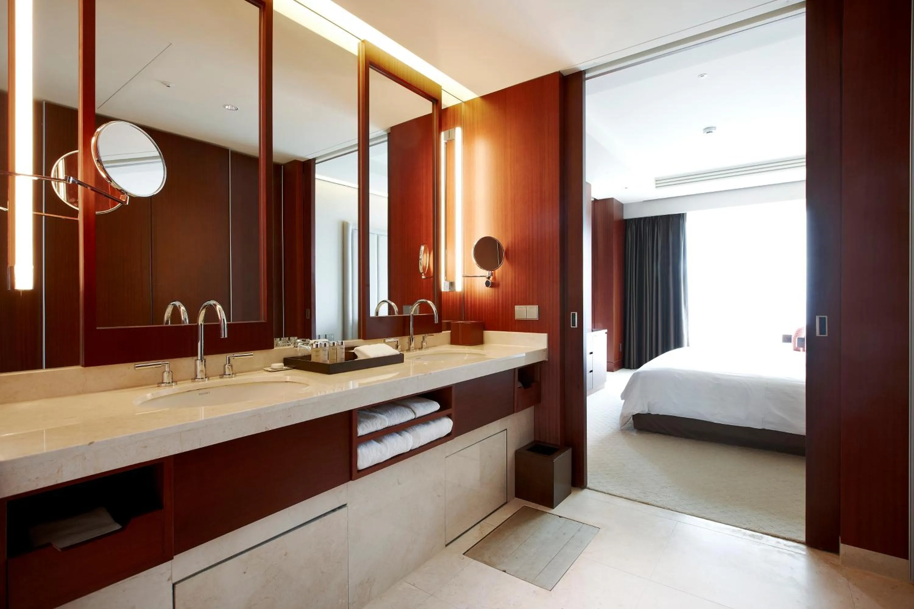 Bathroom, Bed in Haevichi Hotel & Resort Jeju