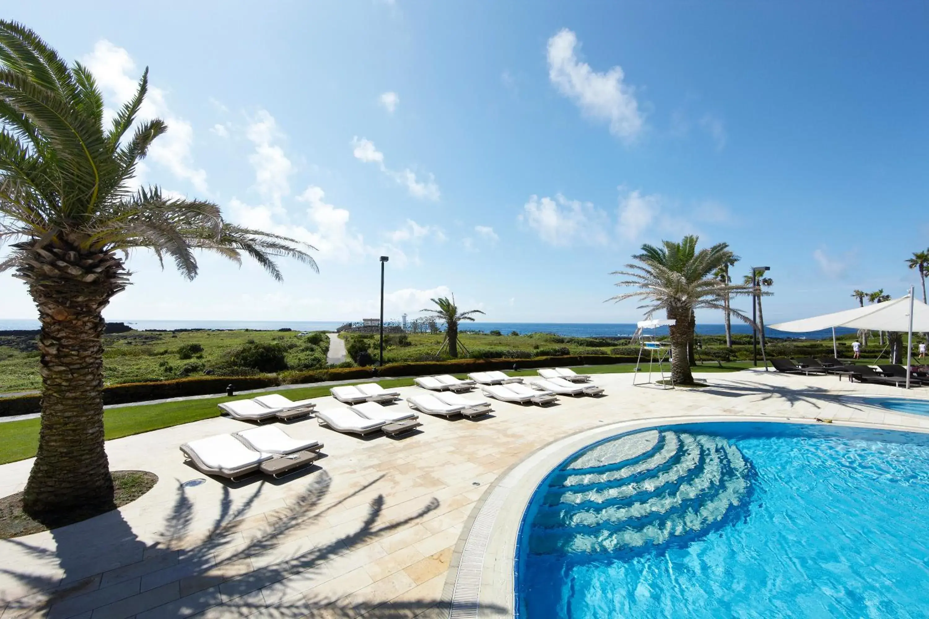 Pool view in Haevichi Hotel & Resort Jeju Pool view in Haevichi Hotel & Resort Jeju