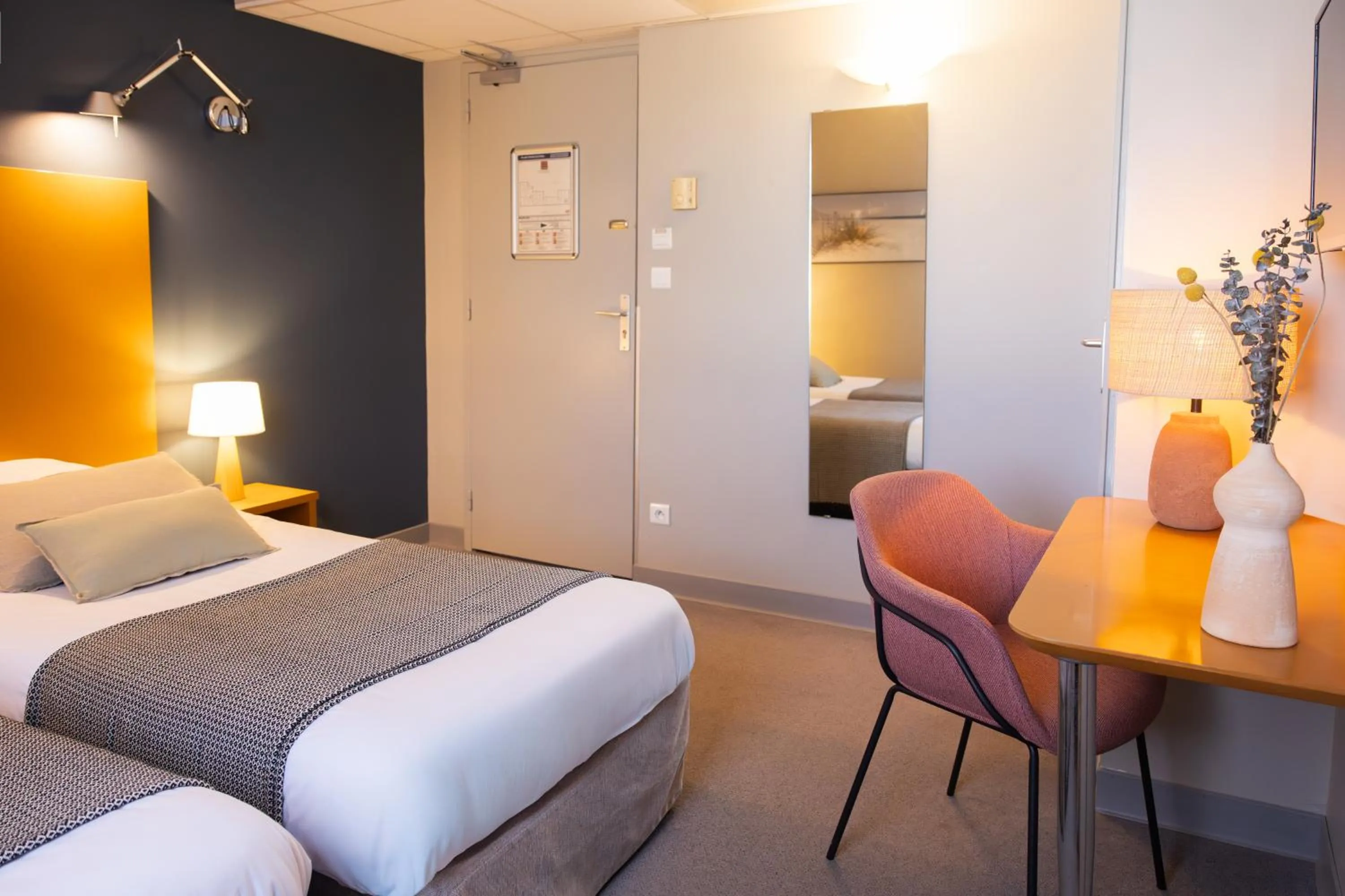 Bedroom, Bed in Hôtel les jardins du canal - solaire eco reponsable - piscine - parking - garage - bornes électriques - accueil vélos - kids friendly