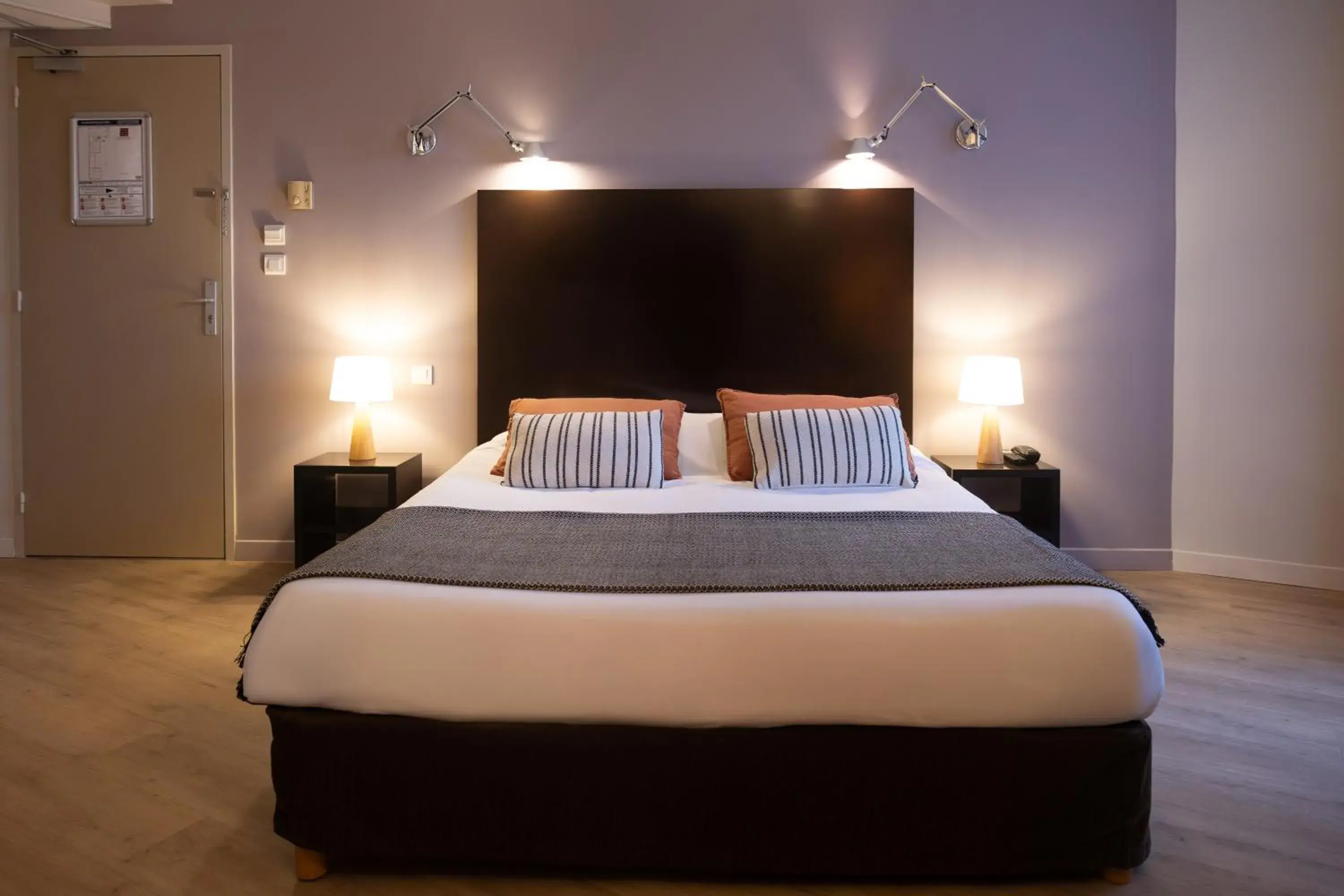 Triple Room "Intermediate" in Hôtel les jardins du canal - piscine chauffée - parking - garage - bornes électriques Triple Room "Intermediate" in Hôtel les jardins du canal - piscine chauffée - parking - garage - bornes électriques