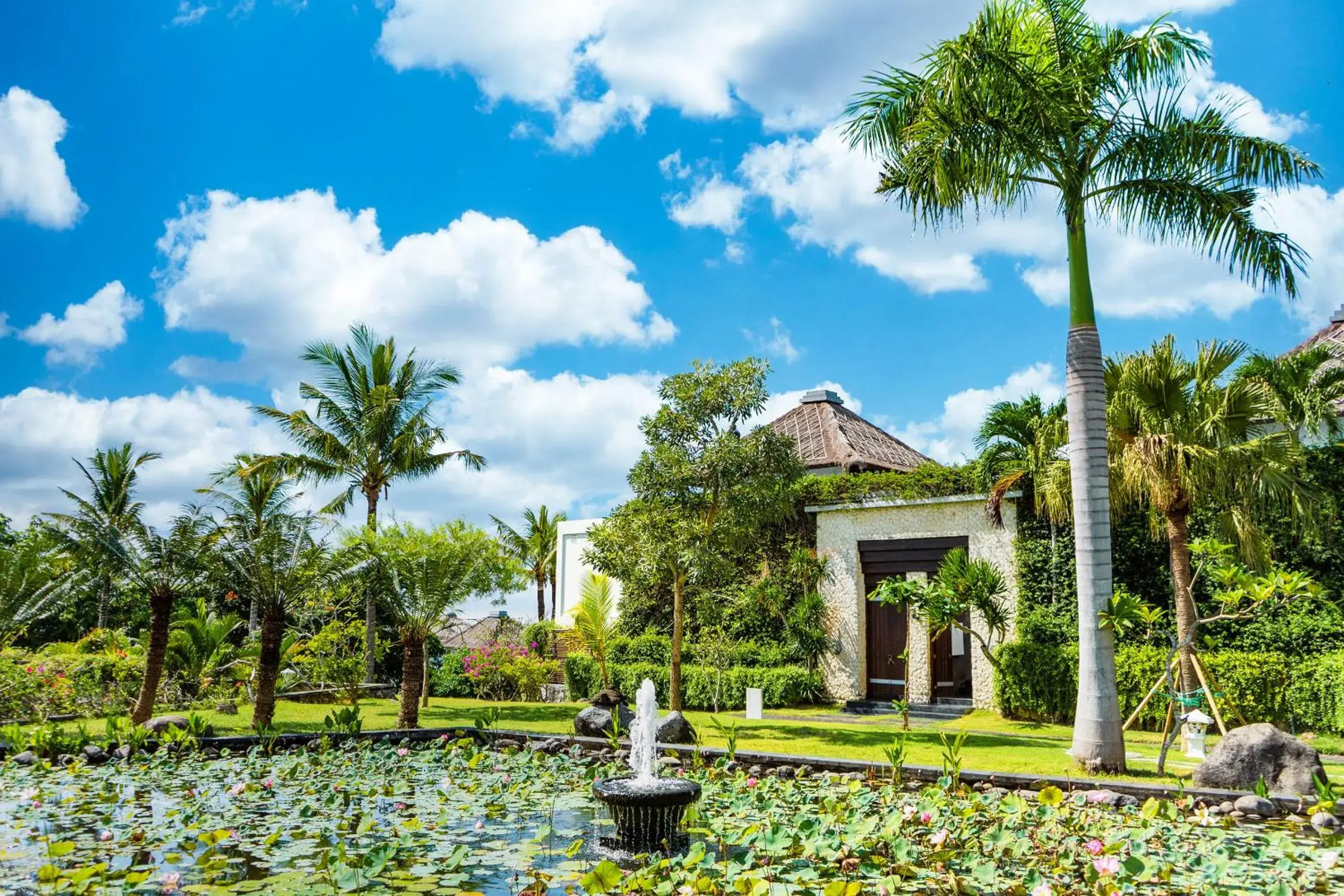 Facade/entrance in Samabe Bali Suites & Villas Facade/entrance in Samabe Bali Suites & Villas