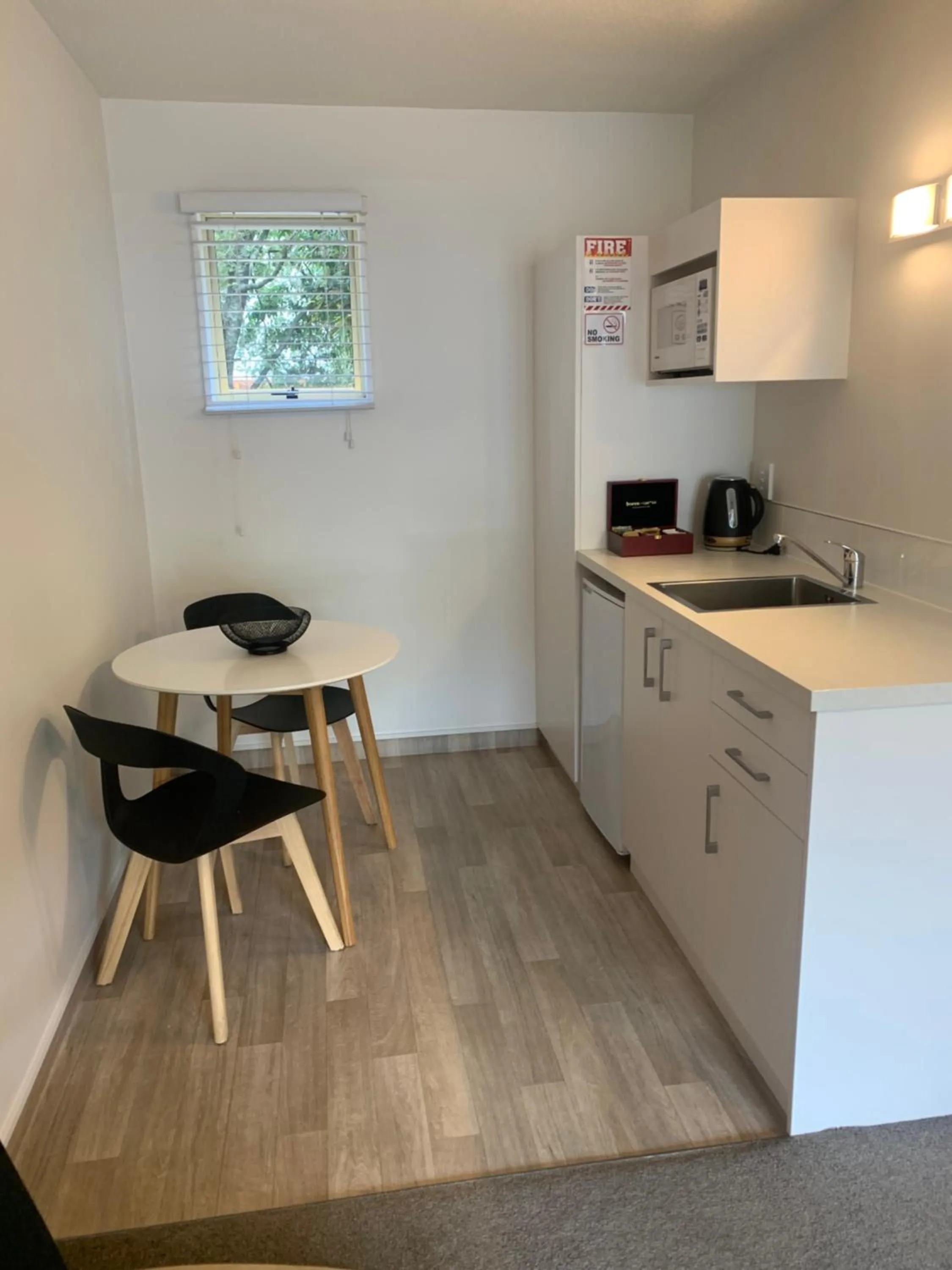 Dining area in Apex Motorlodge