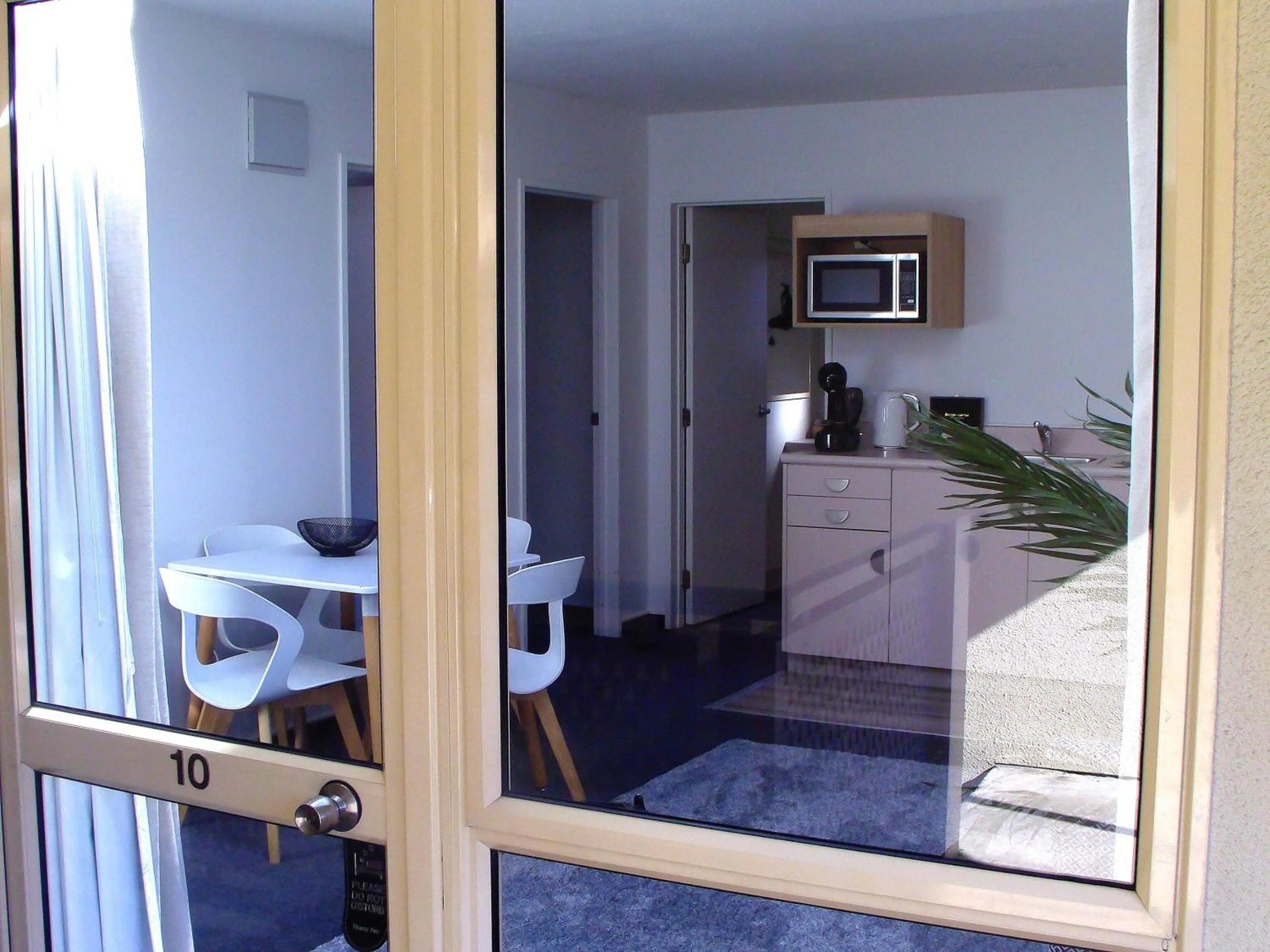Dining area in Apex Motorlodge