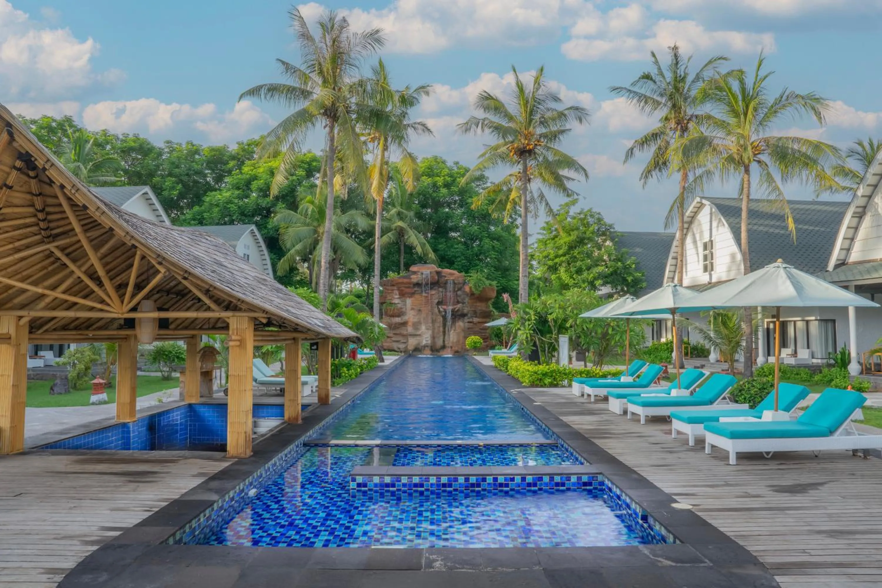 Pool view in Jambuluwuk Oceano Gili Trawangan