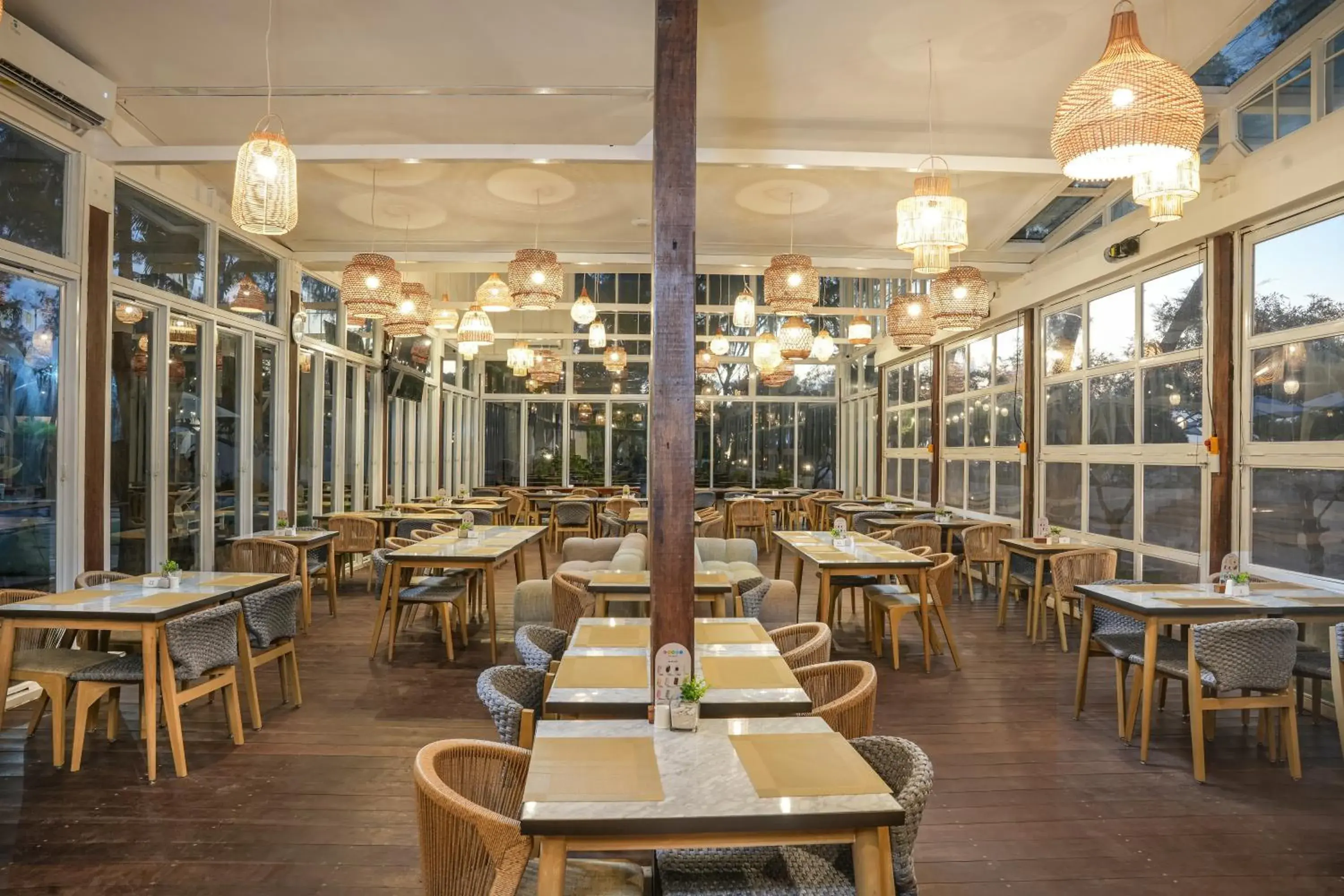 Restaurant/places to eat in Jambuluwuk Oceano Gili Trawangan Restaurant/places to eat in Jambuluwuk Oceano Gili Trawangan