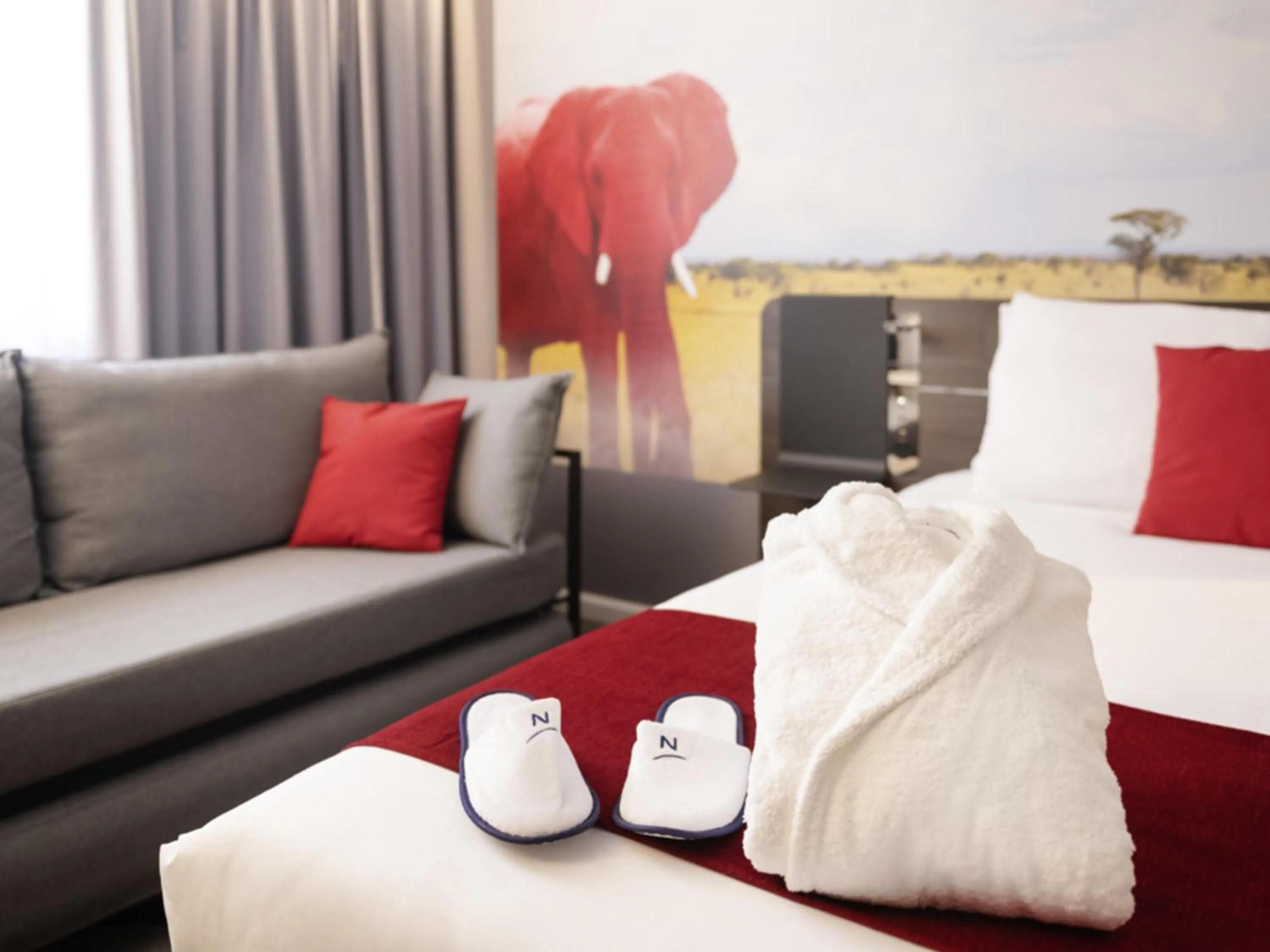 Bedroom, Bed in Novotel Lyon Gerland Musée des Confluences