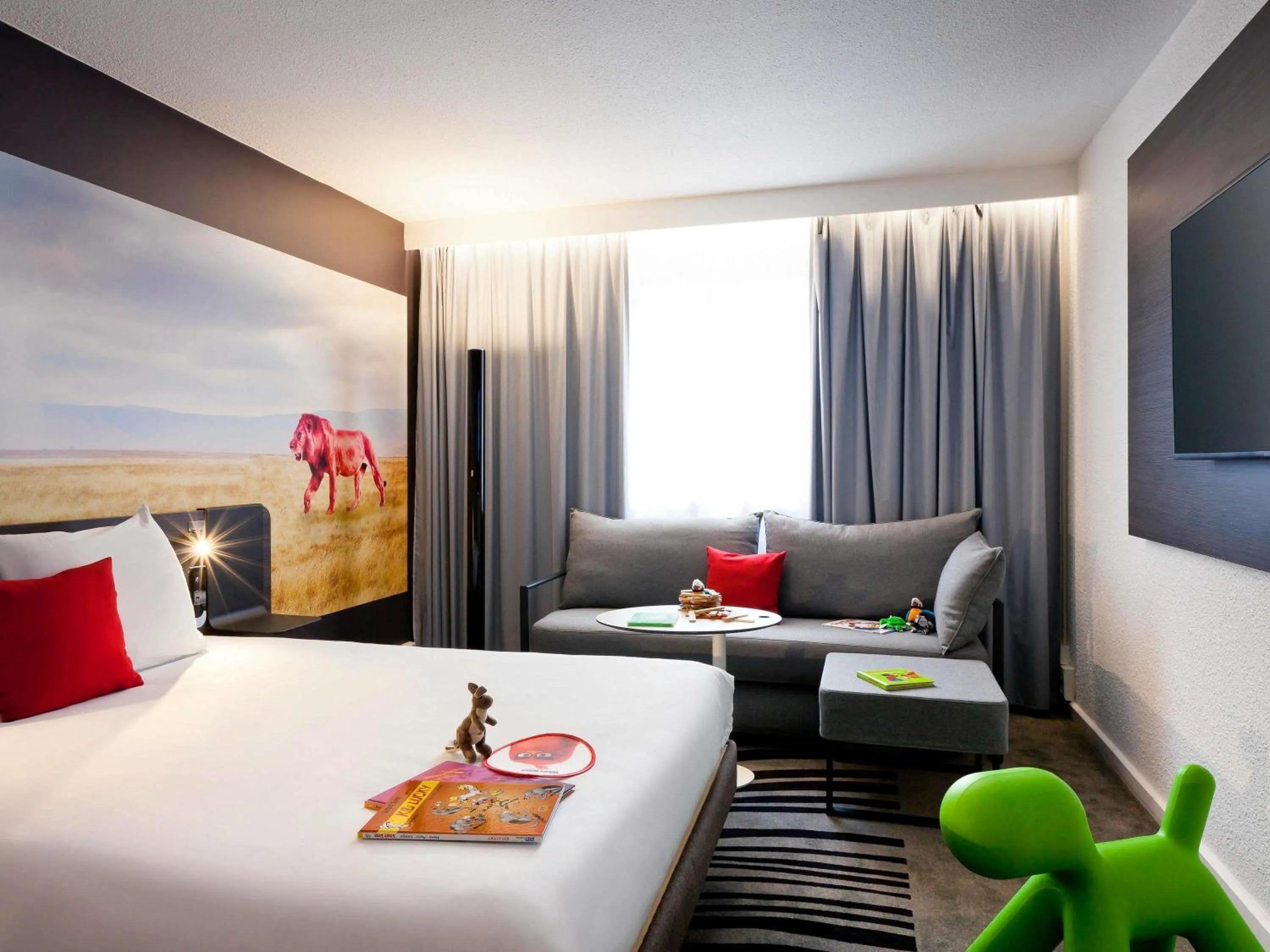 Bedroom, Bed in Novotel Lyon Gerland Musée des Confluences