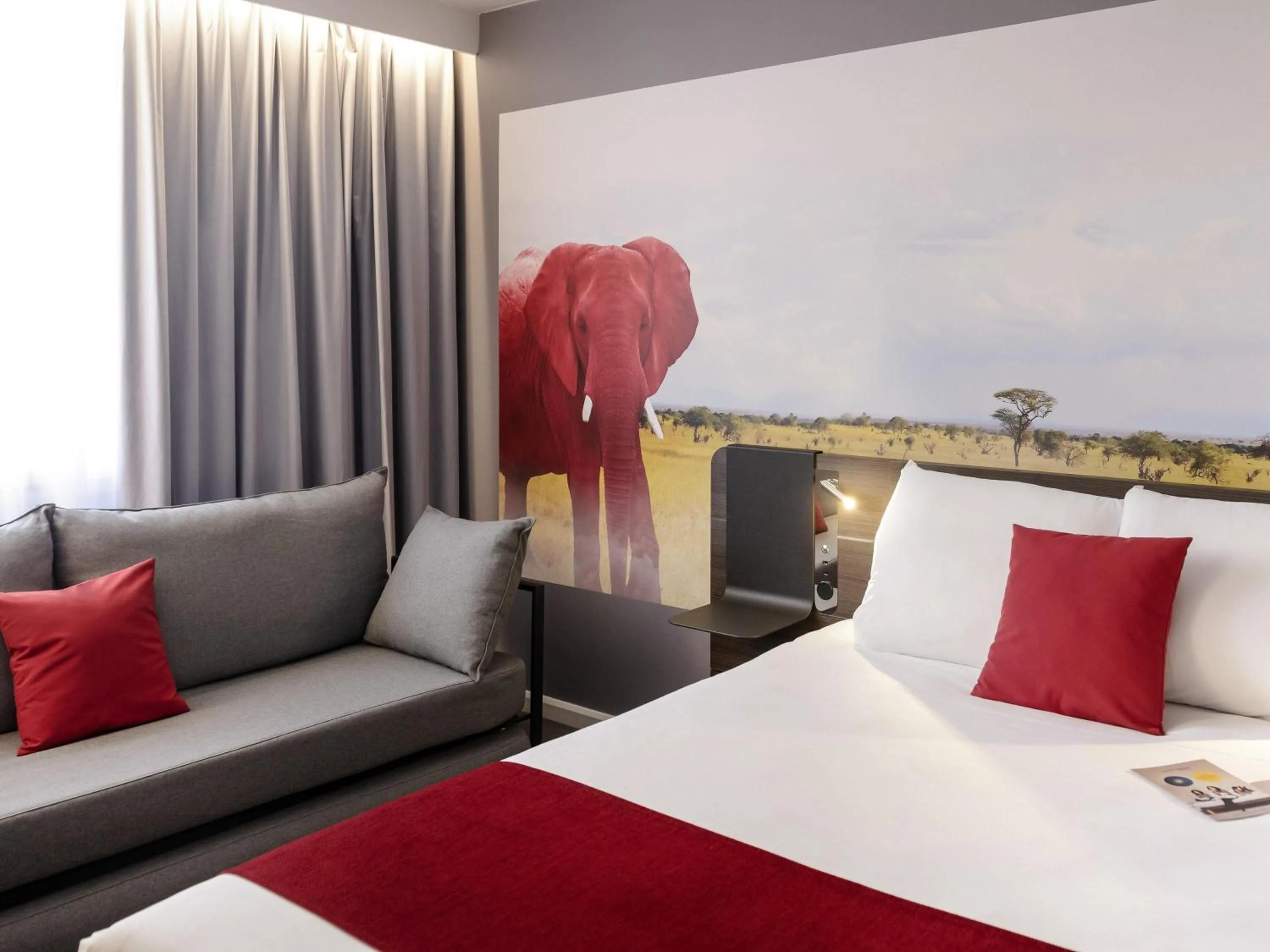 Bedroom, Bed in Novotel Lyon Gerland Musée des Confluences