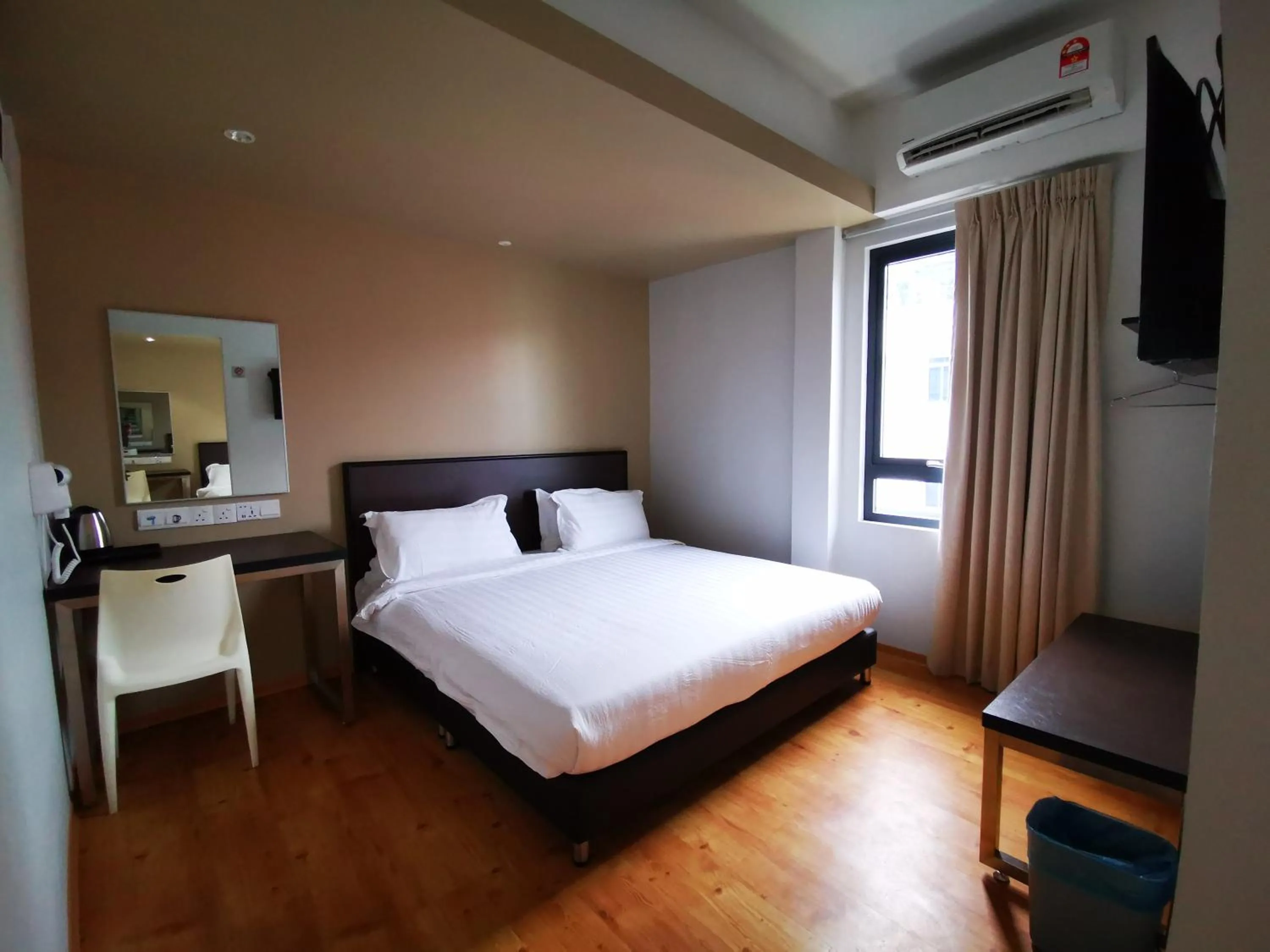 Photo of the whole room, Bed in D'Green Hotel Kuching