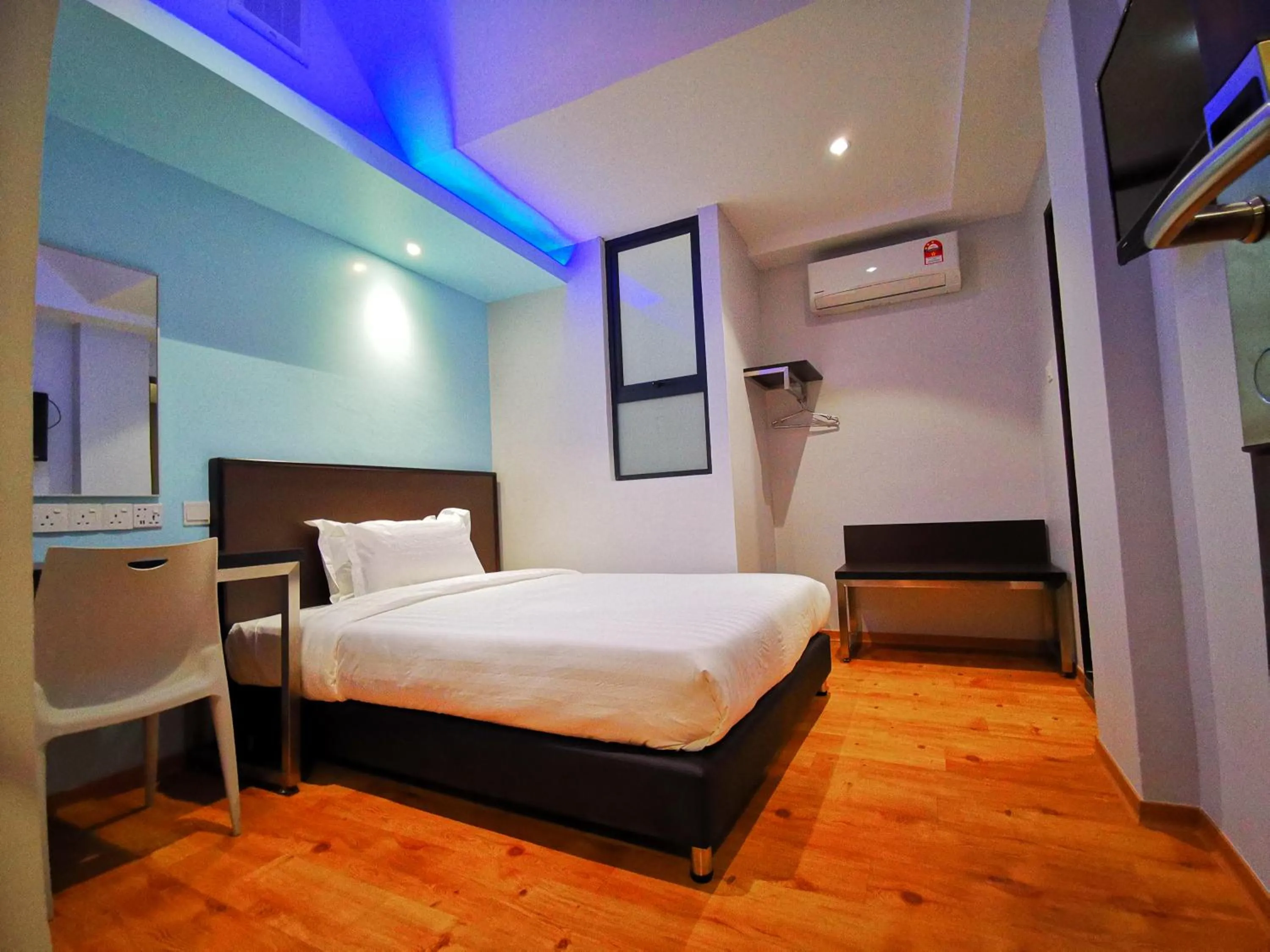 Photo of the whole room, Bed in D'Green Hotel Kuching