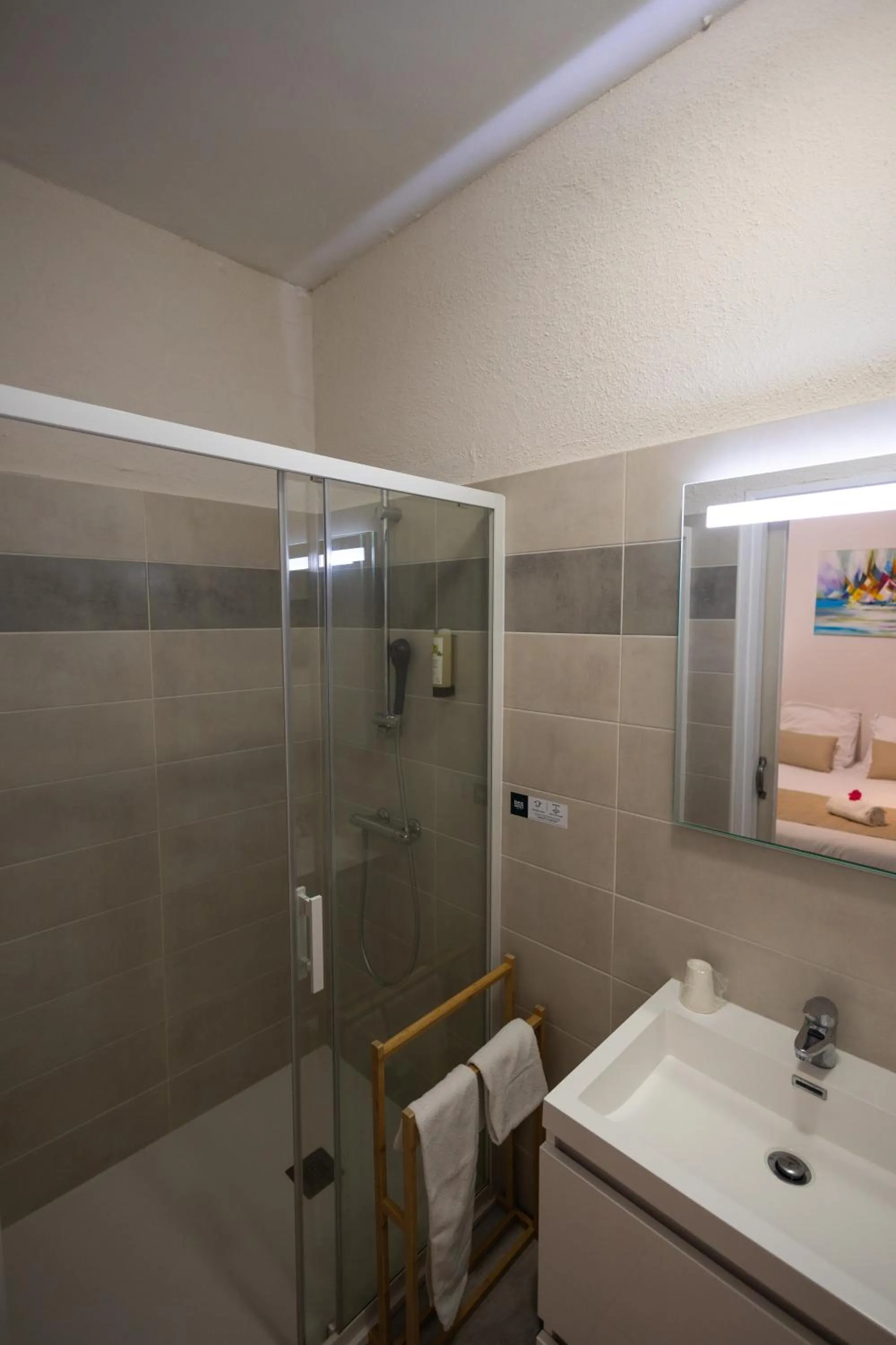 Bathroom in Logis des Crêtes de Pignols