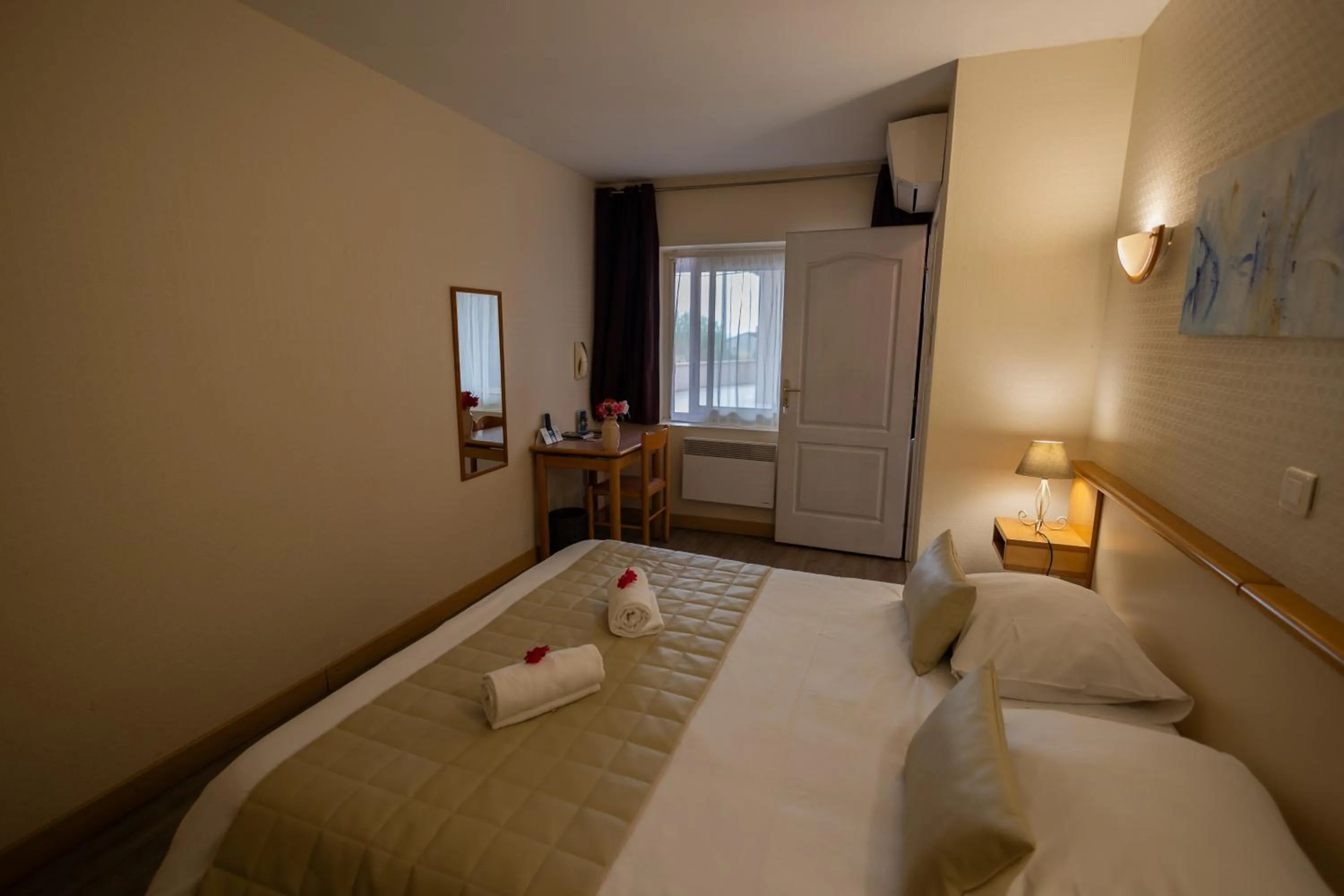 Bed in Logis des Crêtes de Pignols