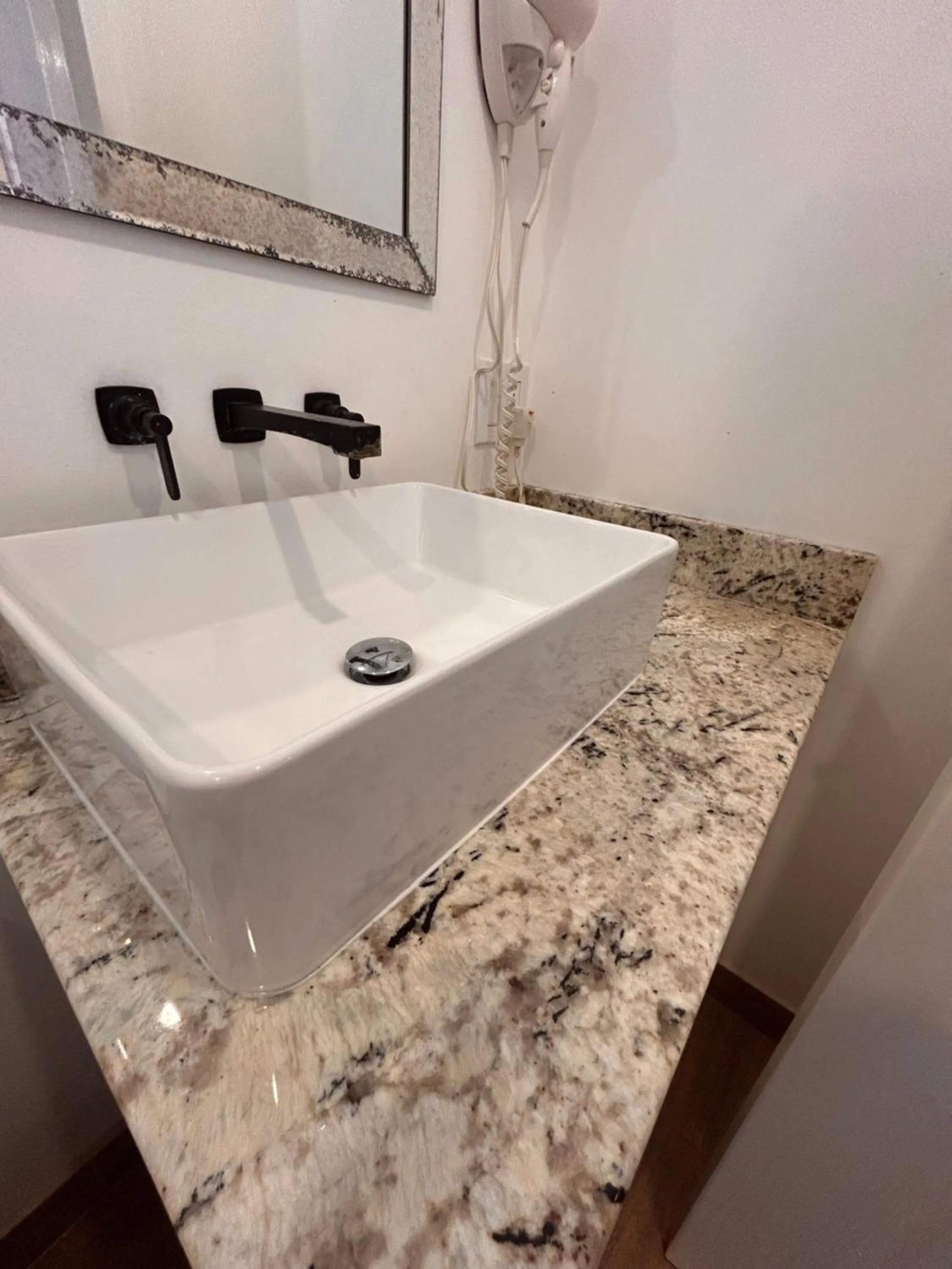 Bathroom in La Casa de Paz Hotel