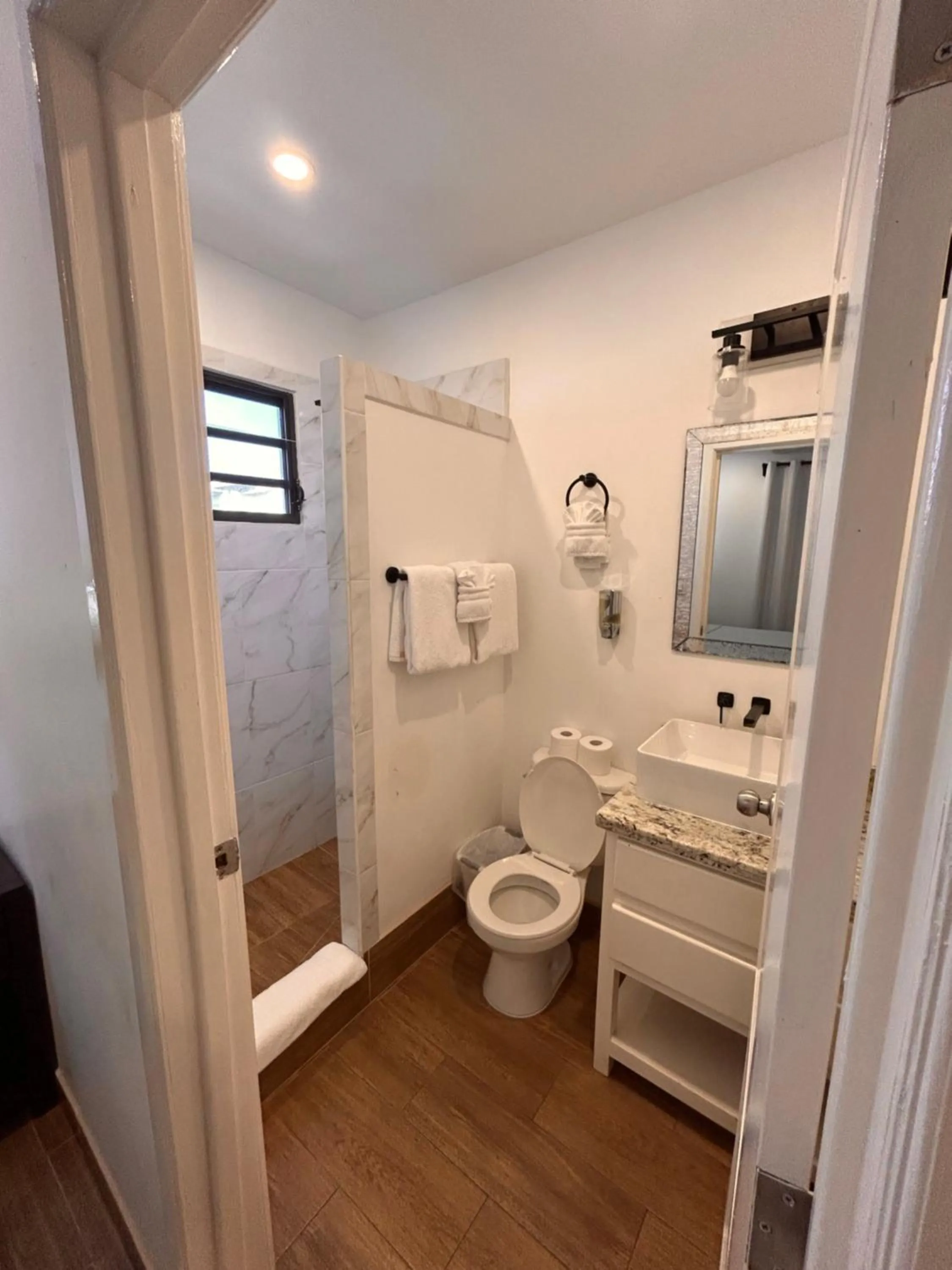 Shower in La Casa de Paz Hotel