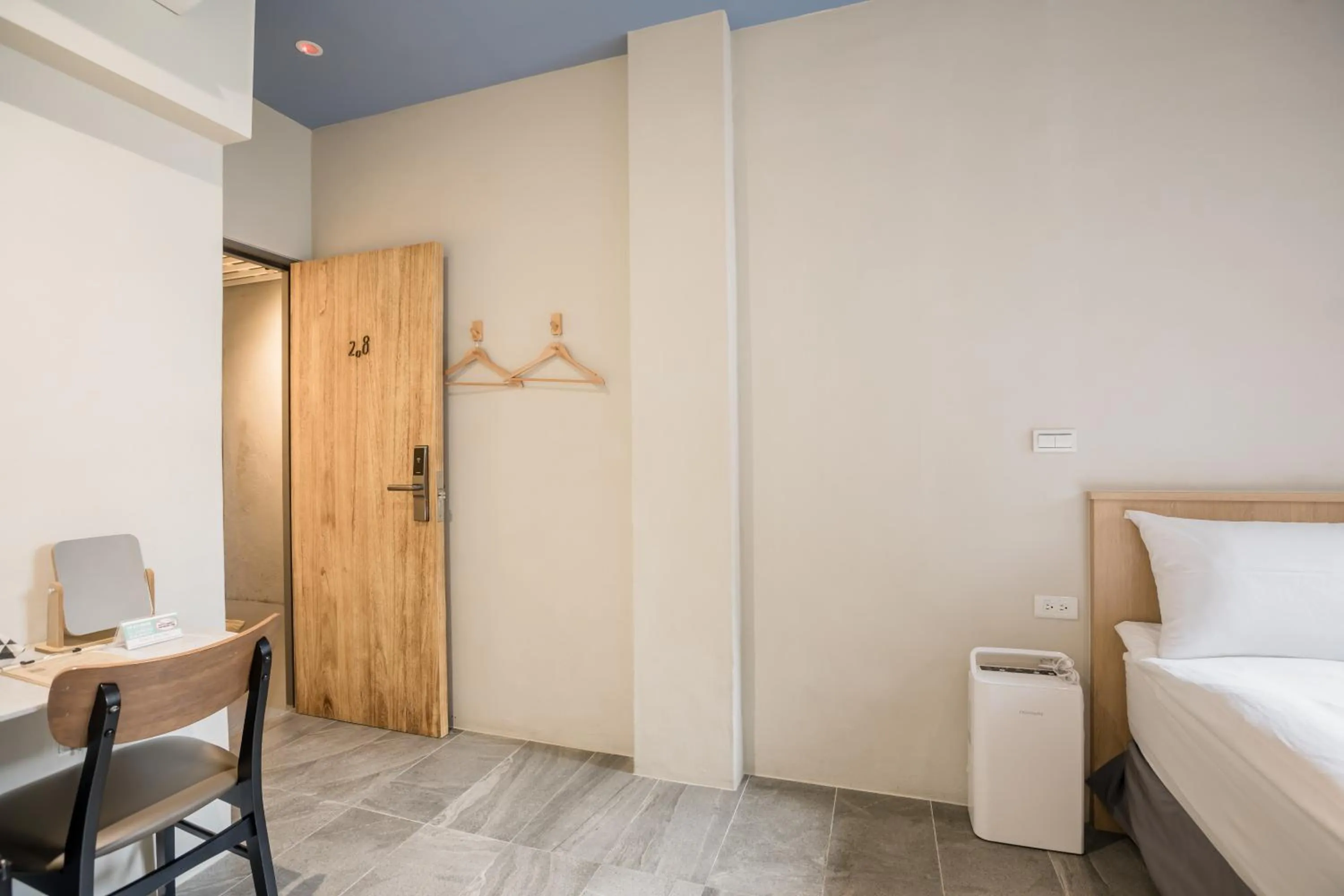 Photo of the whole room, Bed in Tiin Tinn Inn - Tiehua Xiutai