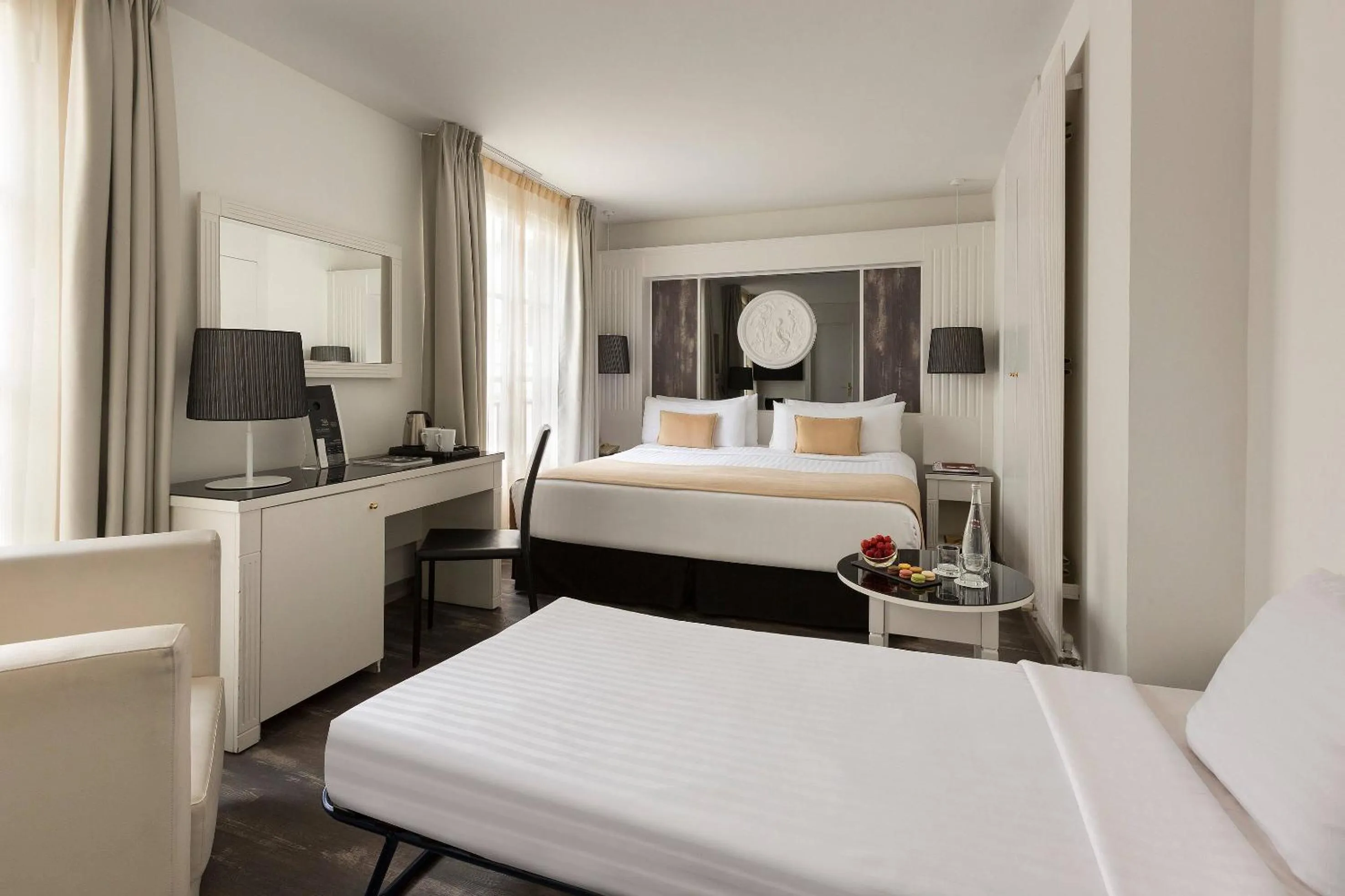 Property building, Bed in Hotel Paris Opera Affiliated by Meliá