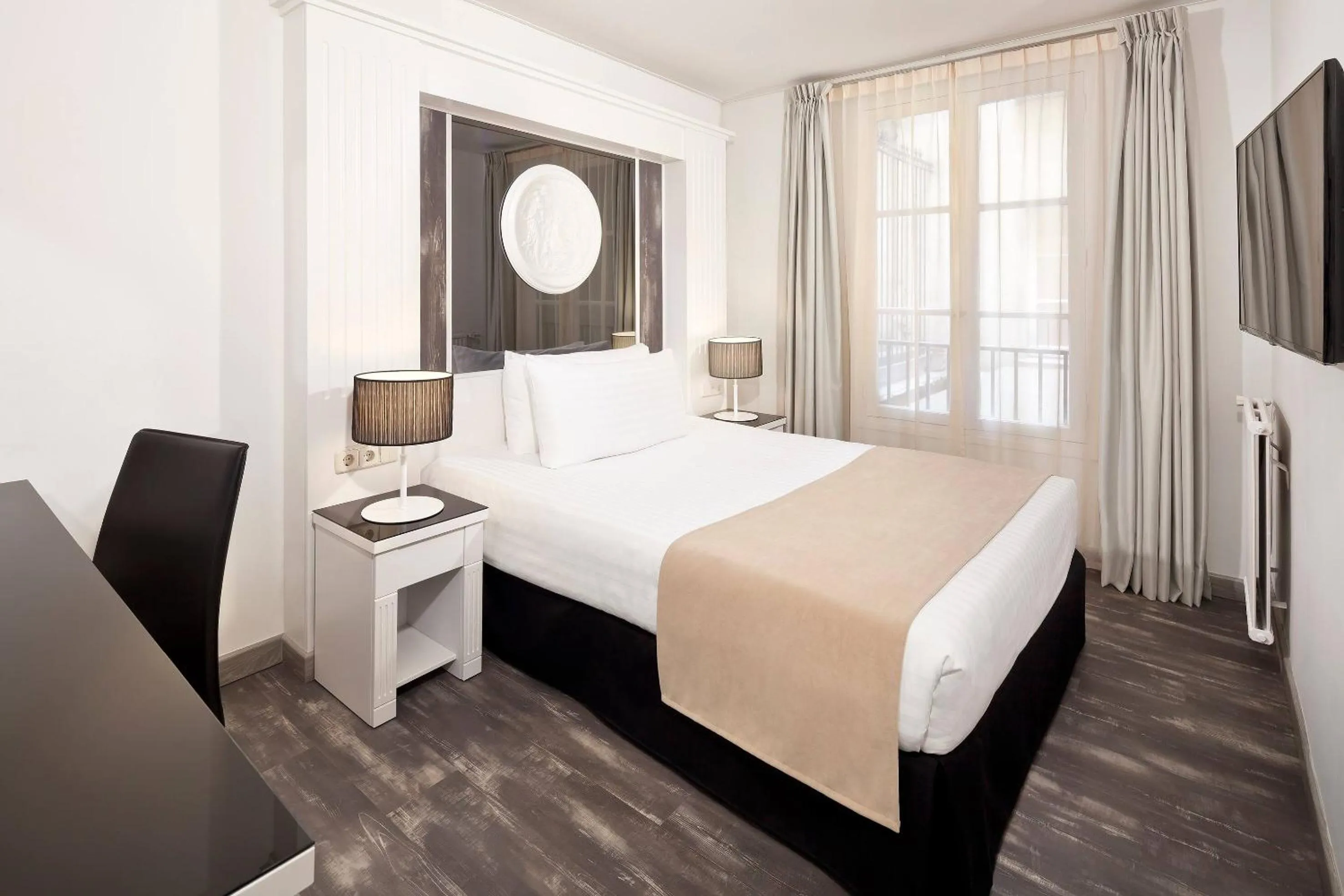 Bed in Hotel Paris Opera Affiliated by Meliá