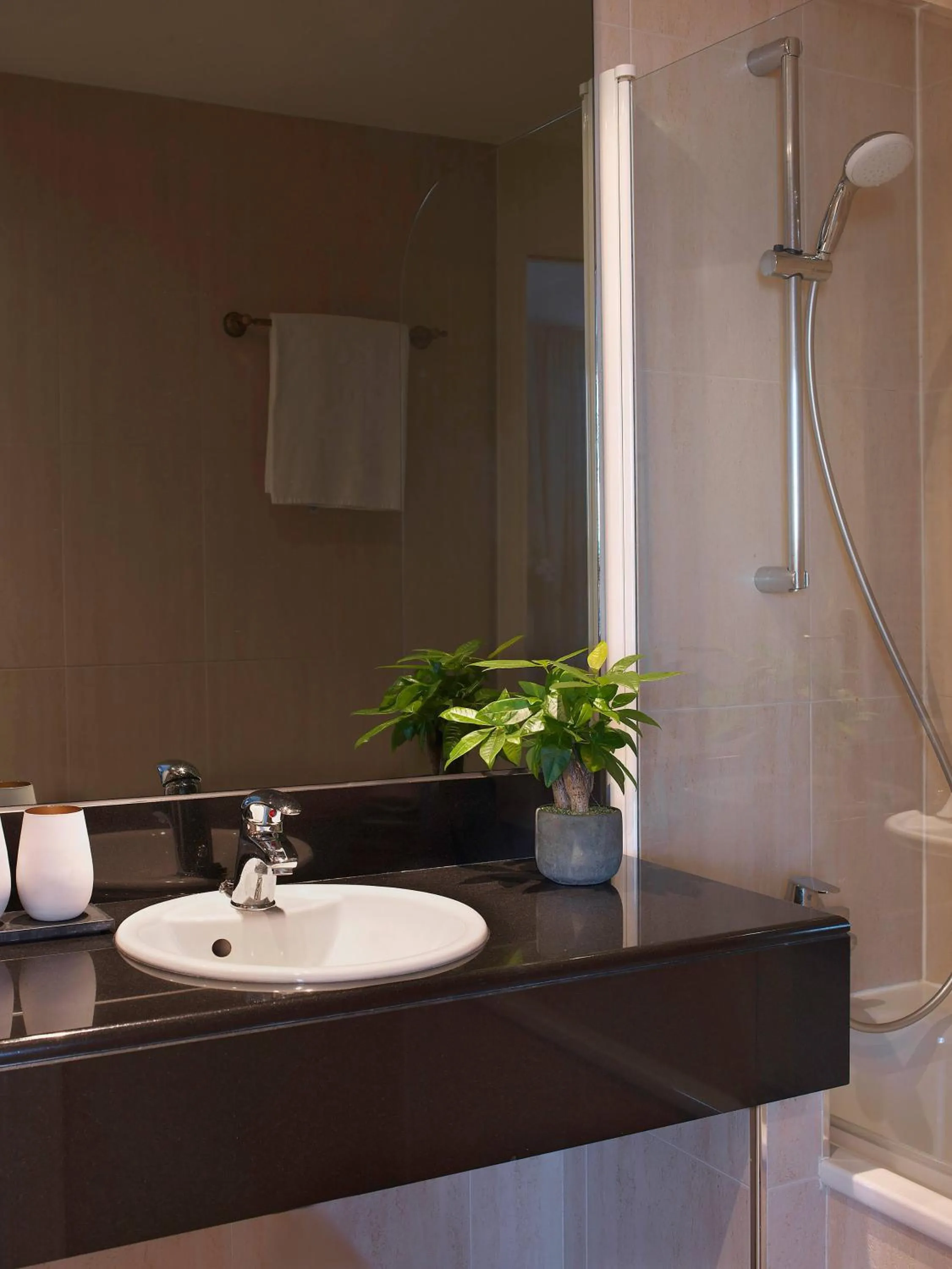 Bathroom in Hotel Paris Opera Affiliated by Meliá