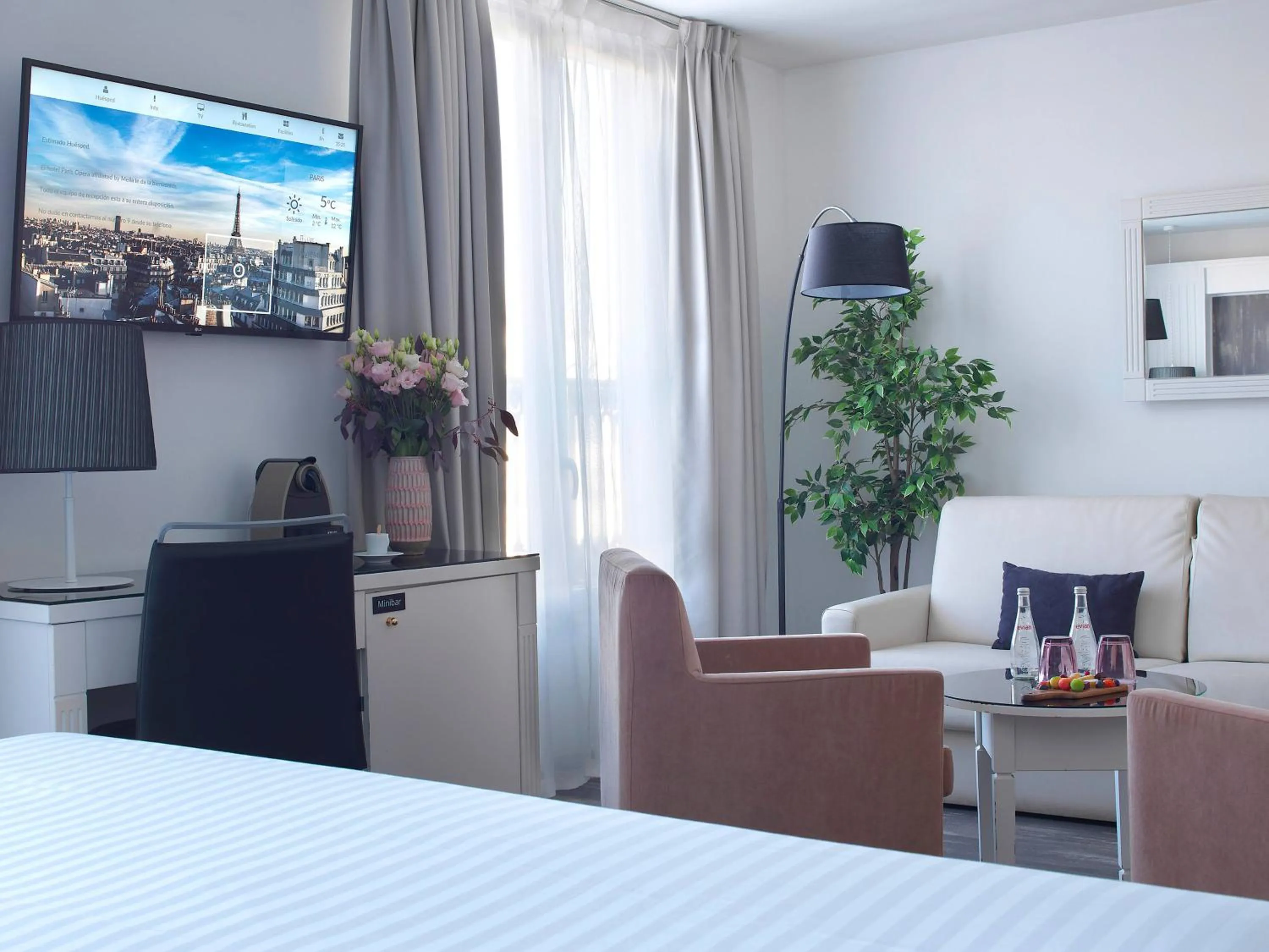 Bed in Hotel Paris Opera Affiliated by Meliá