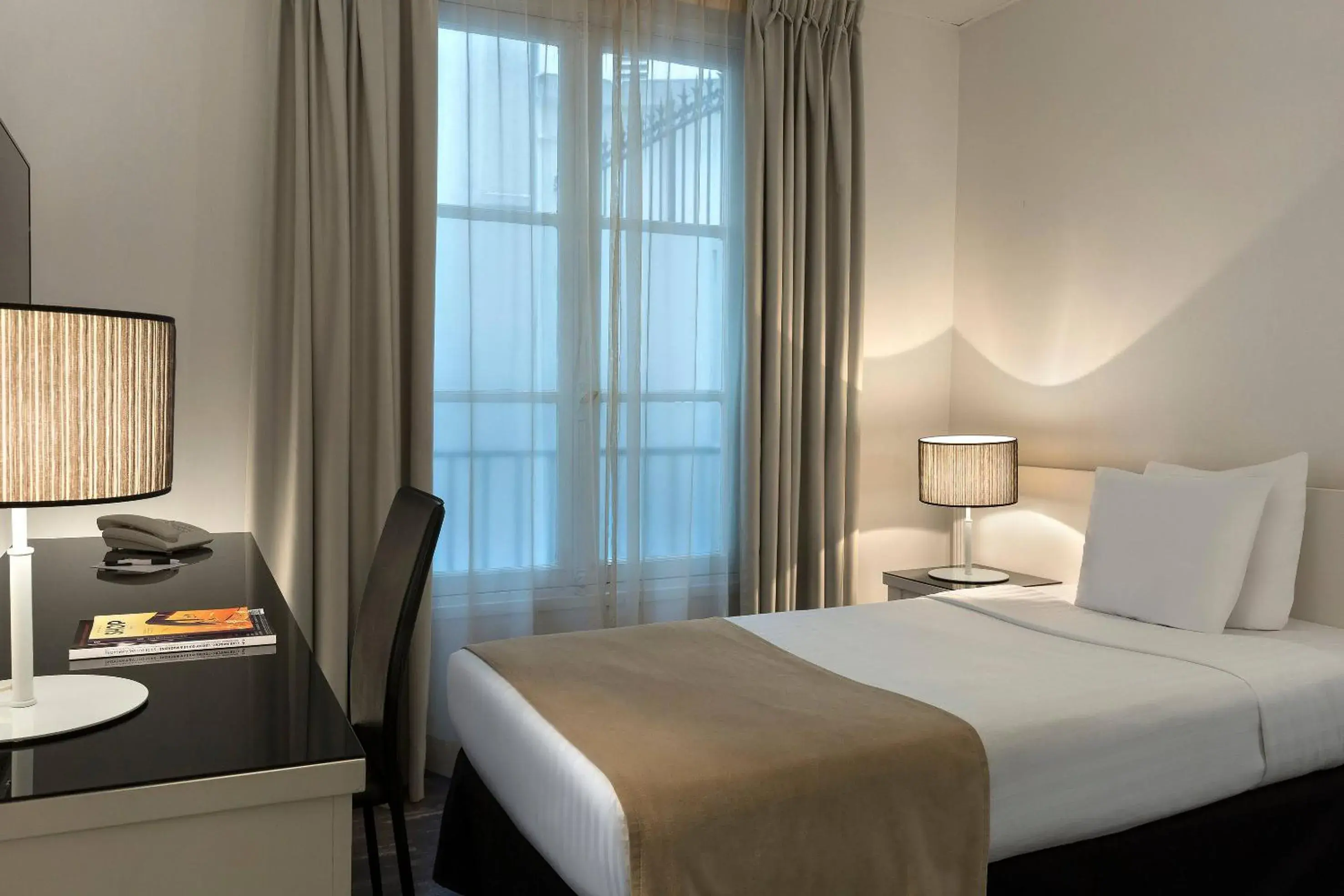 Bed in Hotel Paris Opera Affiliated by Meliá Bed in Hotel Paris Opera Affiliated by Meliá