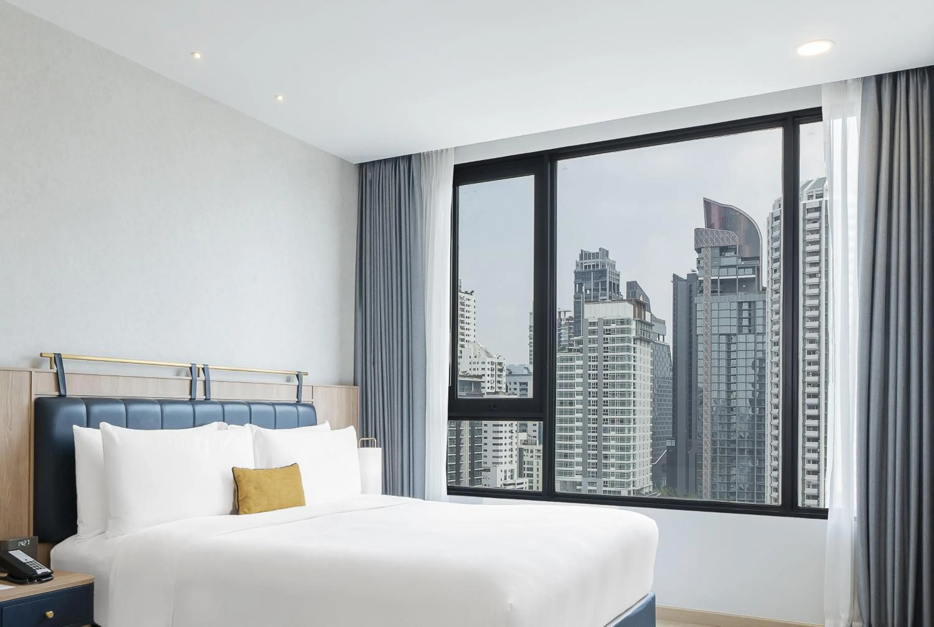 Bed in Staybridge Suites Bangkok Thonglor by IHG