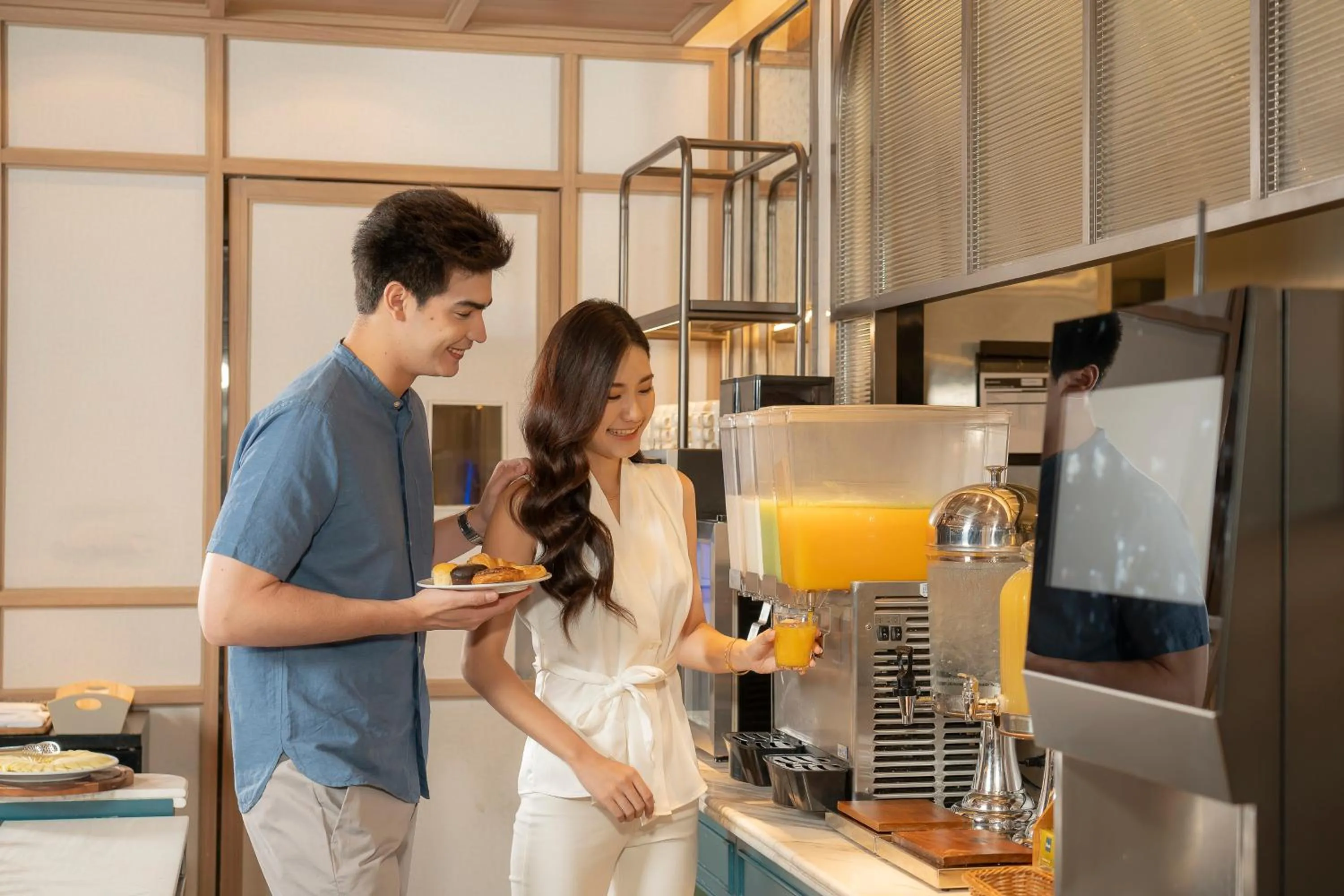 Restaurant/places to eat in Staybridge Suites Bangkok Thonglor by IHG