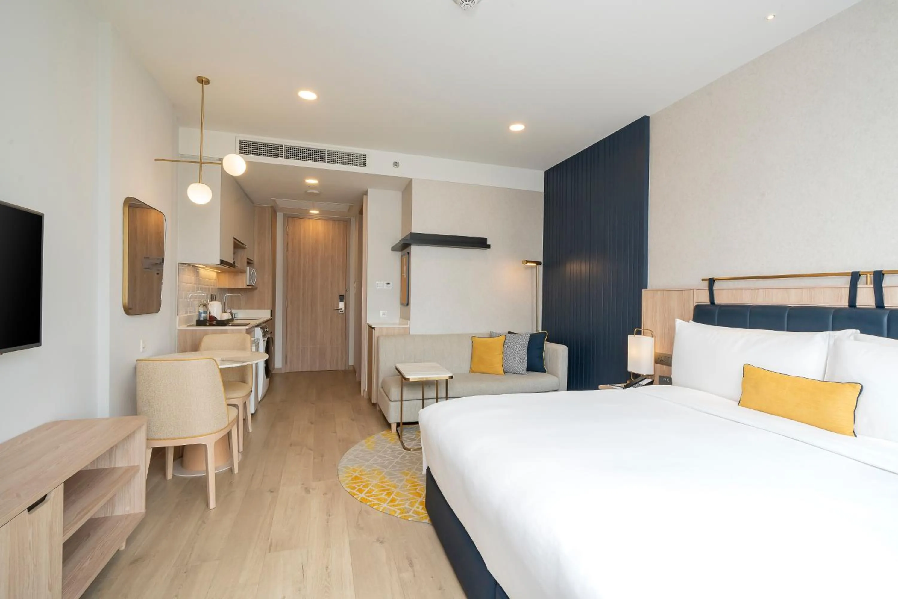 Bed in Staybridge Suites Bangkok Thonglor by IHG