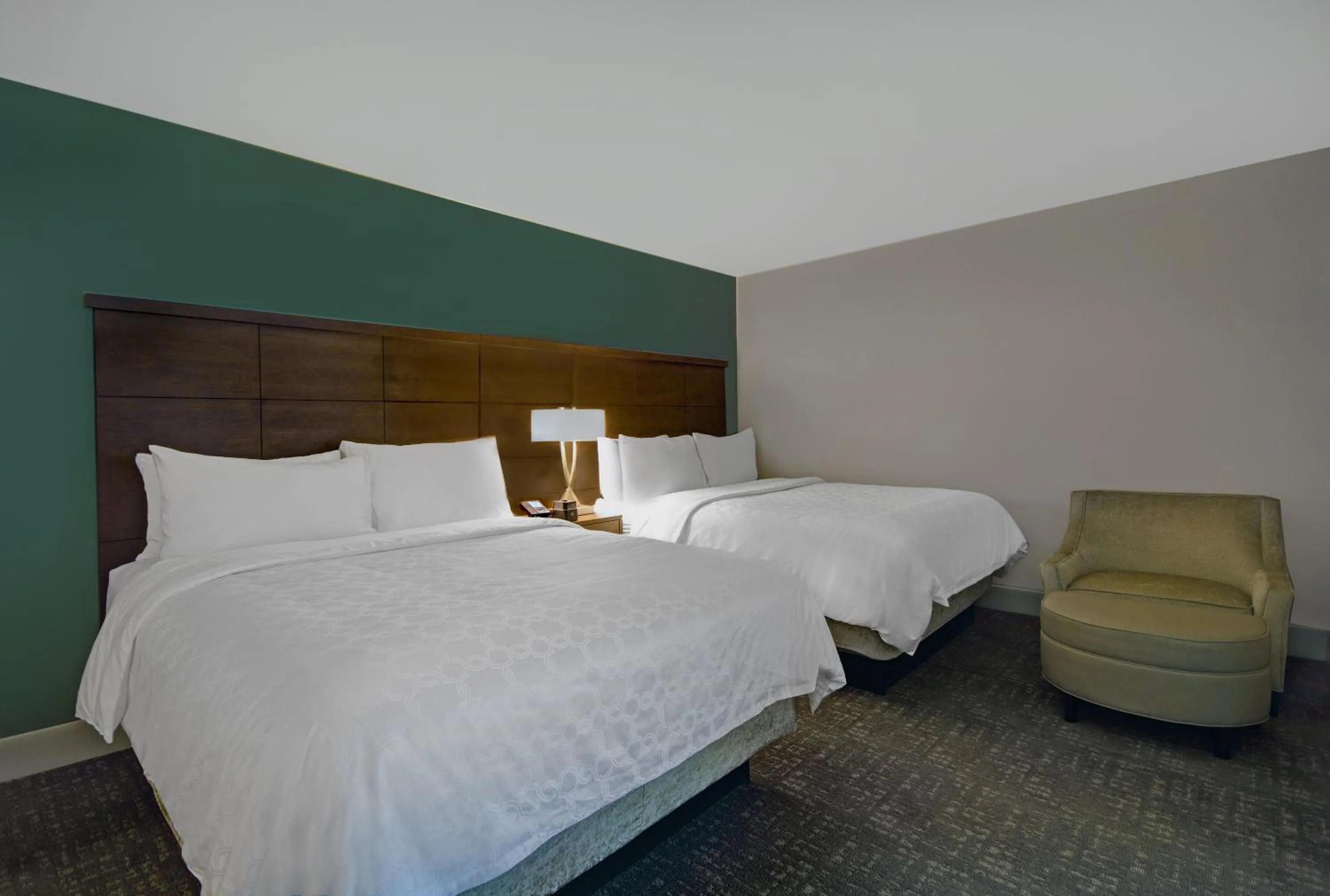 Photo of the whole room, Bed in Staybridge Suites Sterling Heights - Detroit by IHG