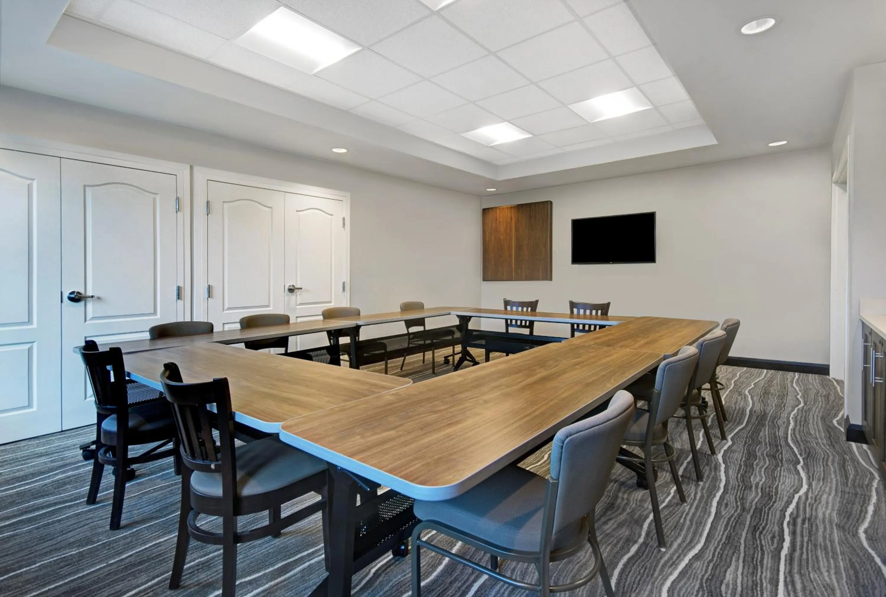 Meeting/conference room in Staybridge Suites Sterling Heights - Detroit by IHG