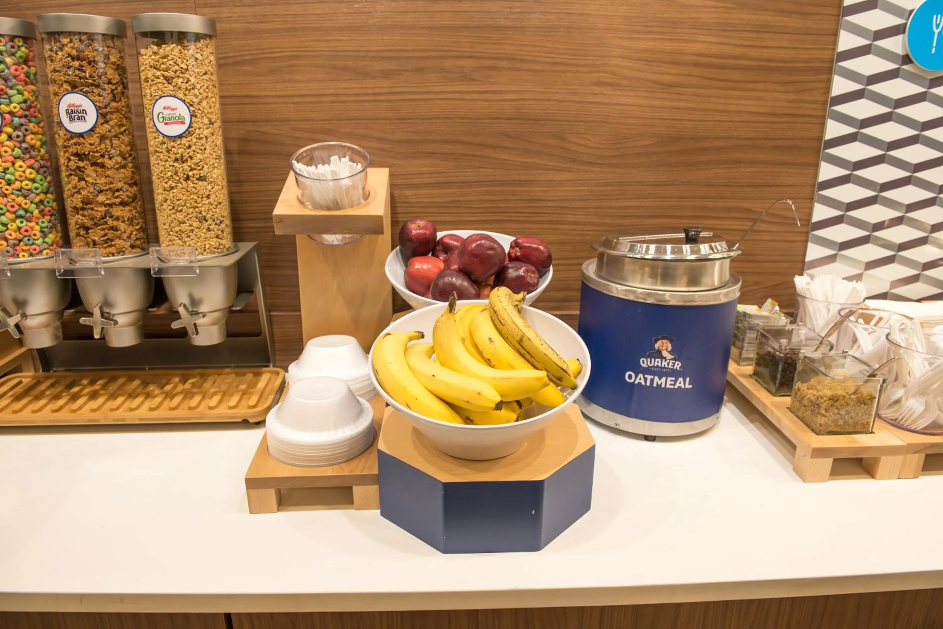 Breakfast in Holiday Inn Express & Suites - Warsaw - E Center by IHG