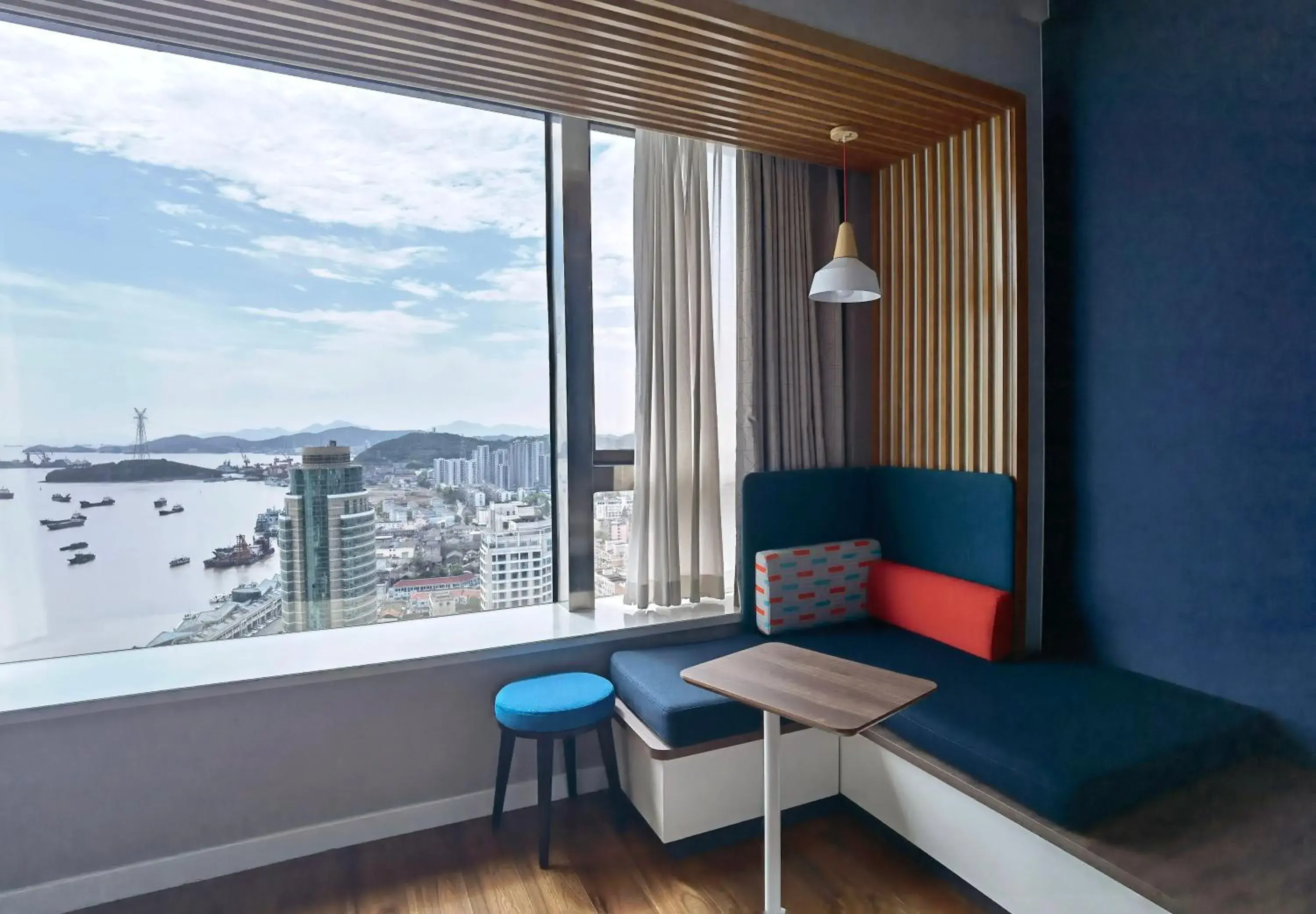 Photo of the whole room in Holiday Inn Express Zhoushan Dinghai by IHG Photo of the whole room in Holiday Inn Express Zhoushan Dinghai by IHG