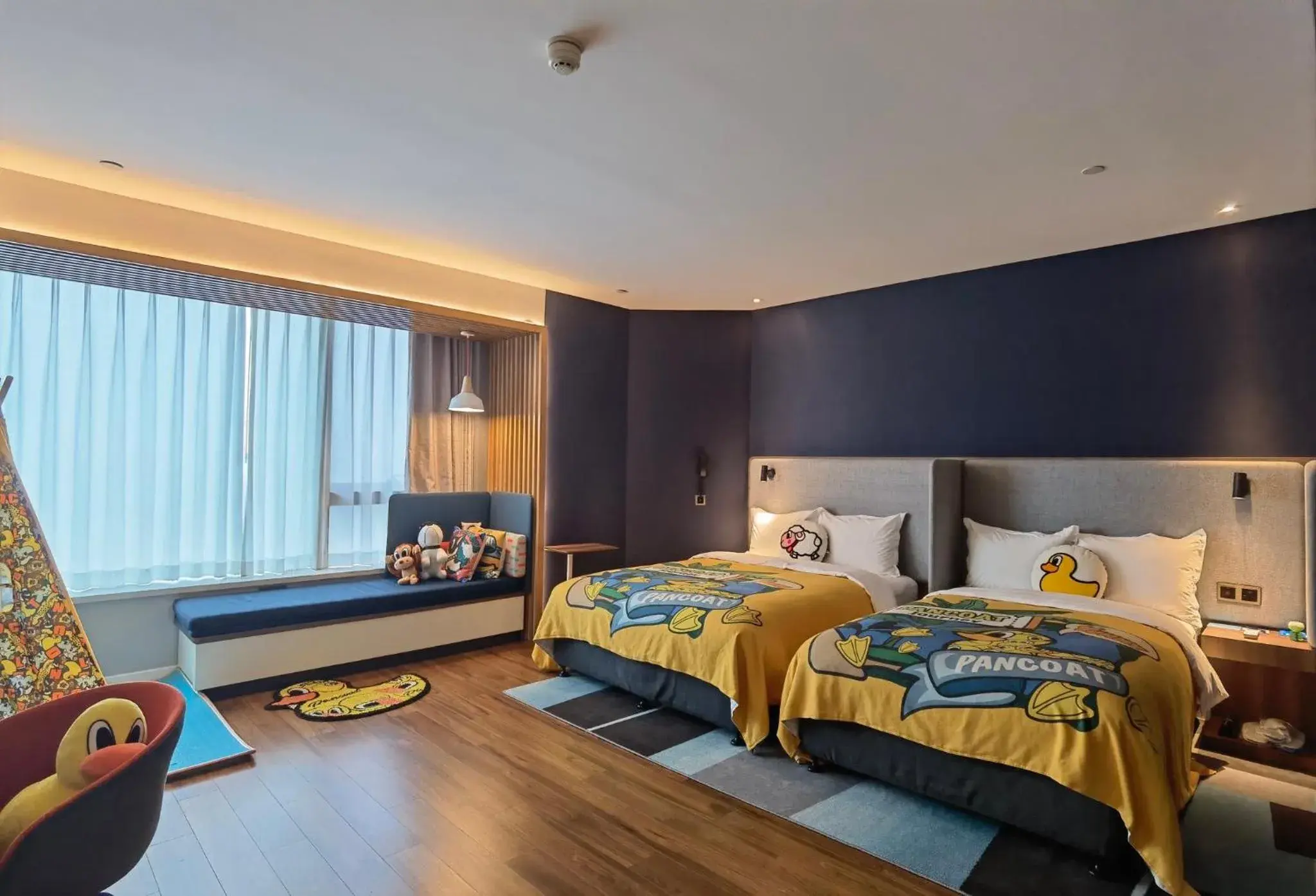 Photo of the whole room, Bed in Holiday Inn Express Zhoushan Dinghai by IHG Photo of the whole room, Bed in Holiday Inn Express Zhoushan Dinghai by IHG