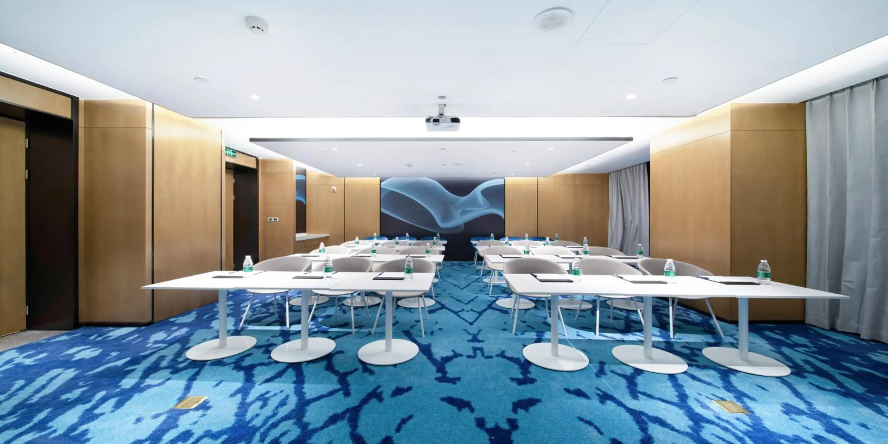 Meeting/conference room in Holiday Inn Express Zhoushan Dinghai by IHG