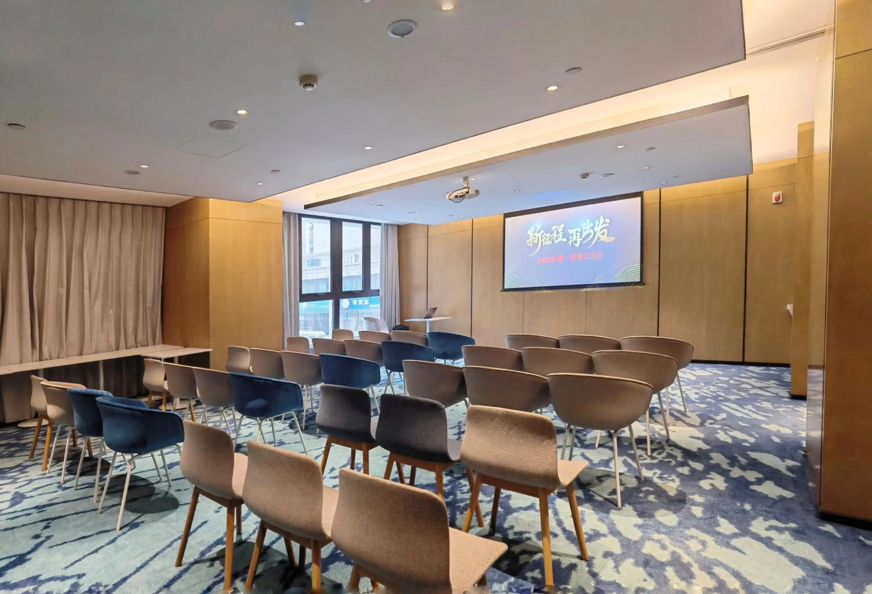 Meeting/conference room in Holiday Inn Express Zhoushan Dinghai by IHG