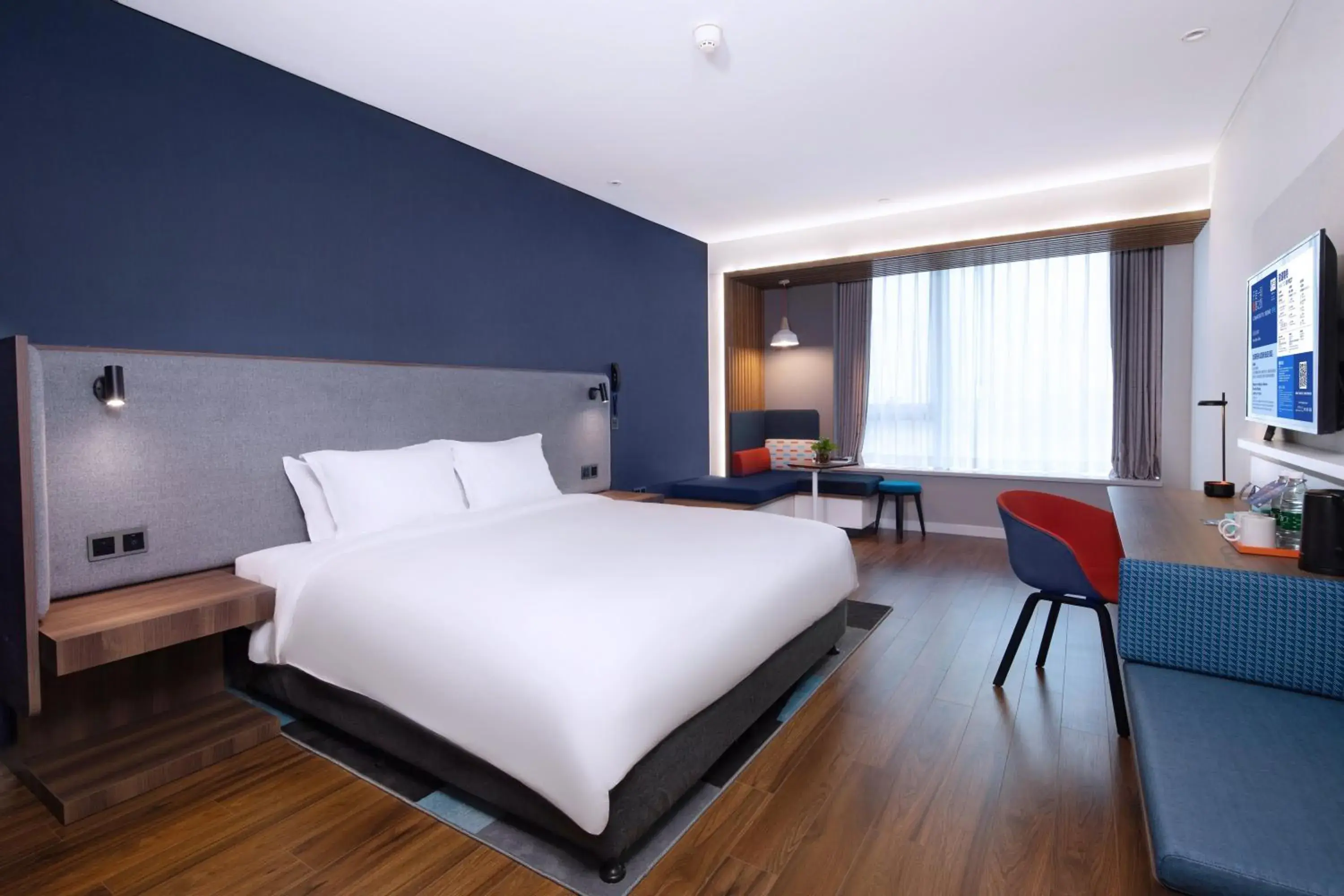 Photo of the whole room, Bed in Holiday Inn Express Zhoushan Dinghai by IHG Photo of the whole room, Bed in Holiday Inn Express Zhoushan Dinghai by IHG