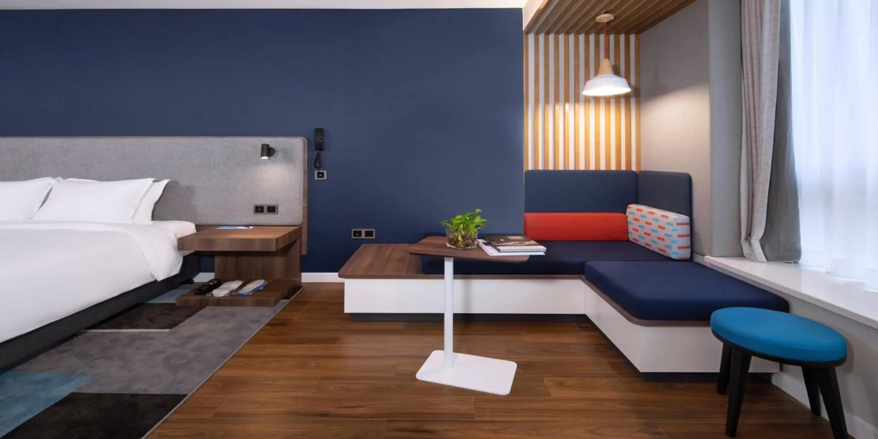 Standard King Room with Ocean View in Holiday Inn Express Zhoushan Dinghai by IHG Standard King Room with Ocean View in Holiday Inn Express Zhoushan Dinghai by IHG