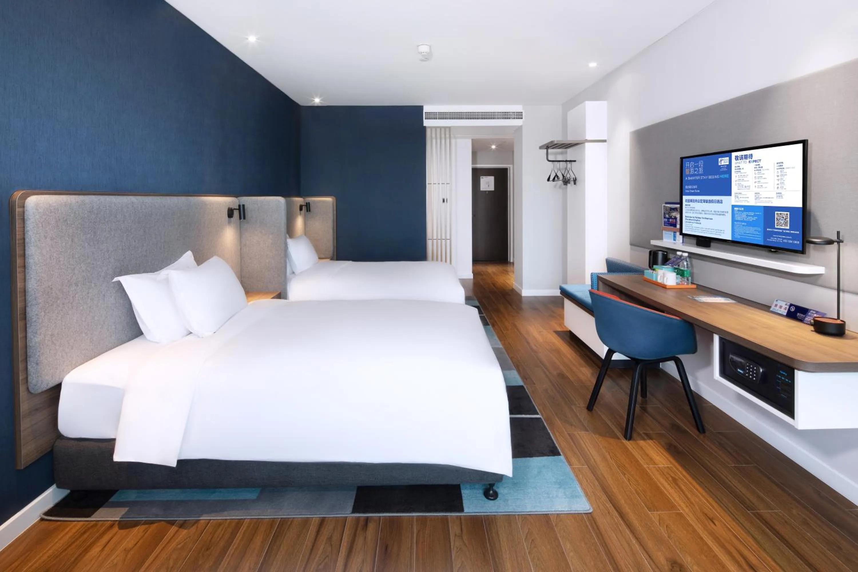 Photo of the whole room, Bed in Holiday Inn Express Zhoushan Dinghai by IHG