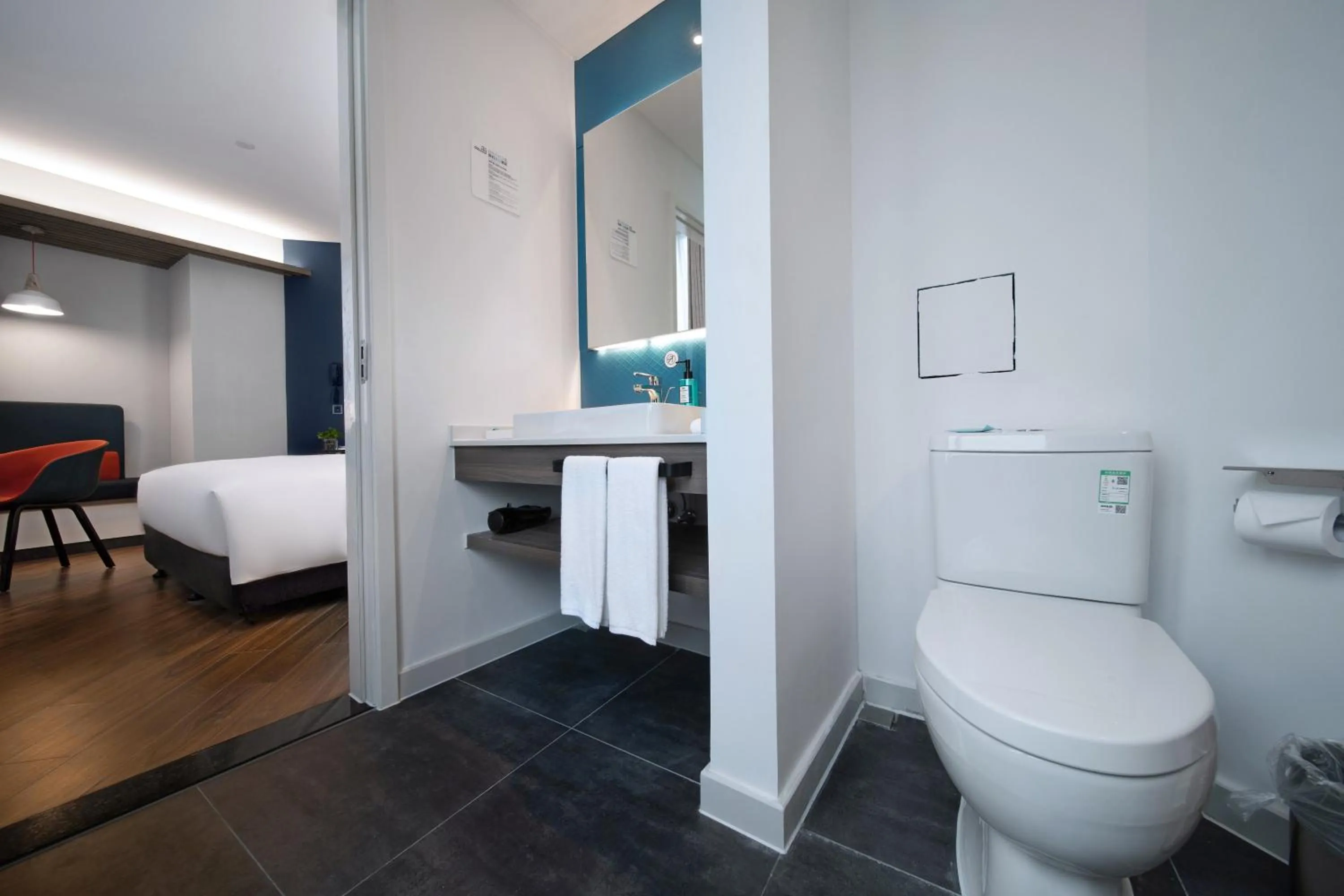 Photo of the whole room in Holiday Inn Express Zhoushan Dinghai by IHG