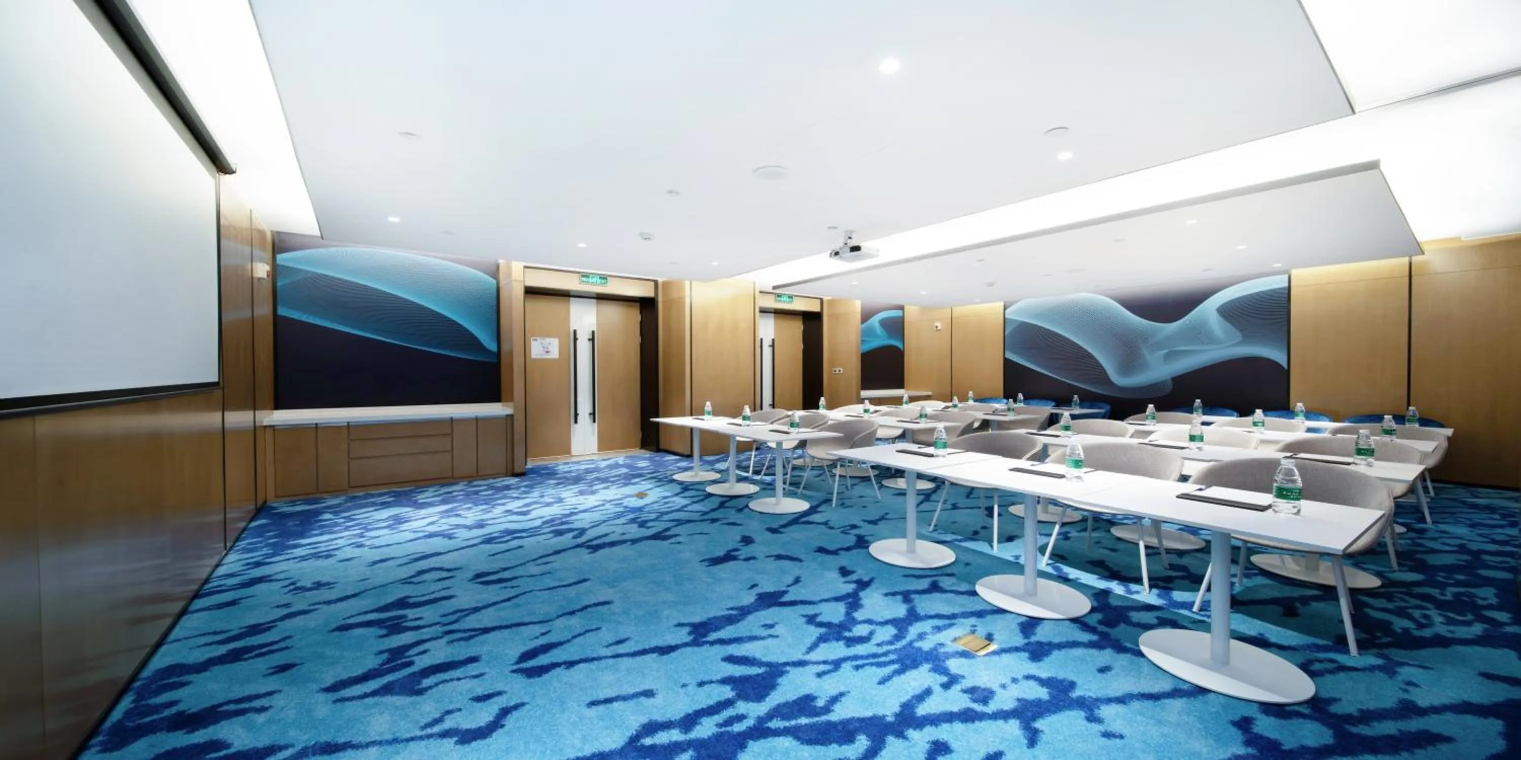 Meeting/conference room in Holiday Inn Express Zhoushan Dinghai by IHG