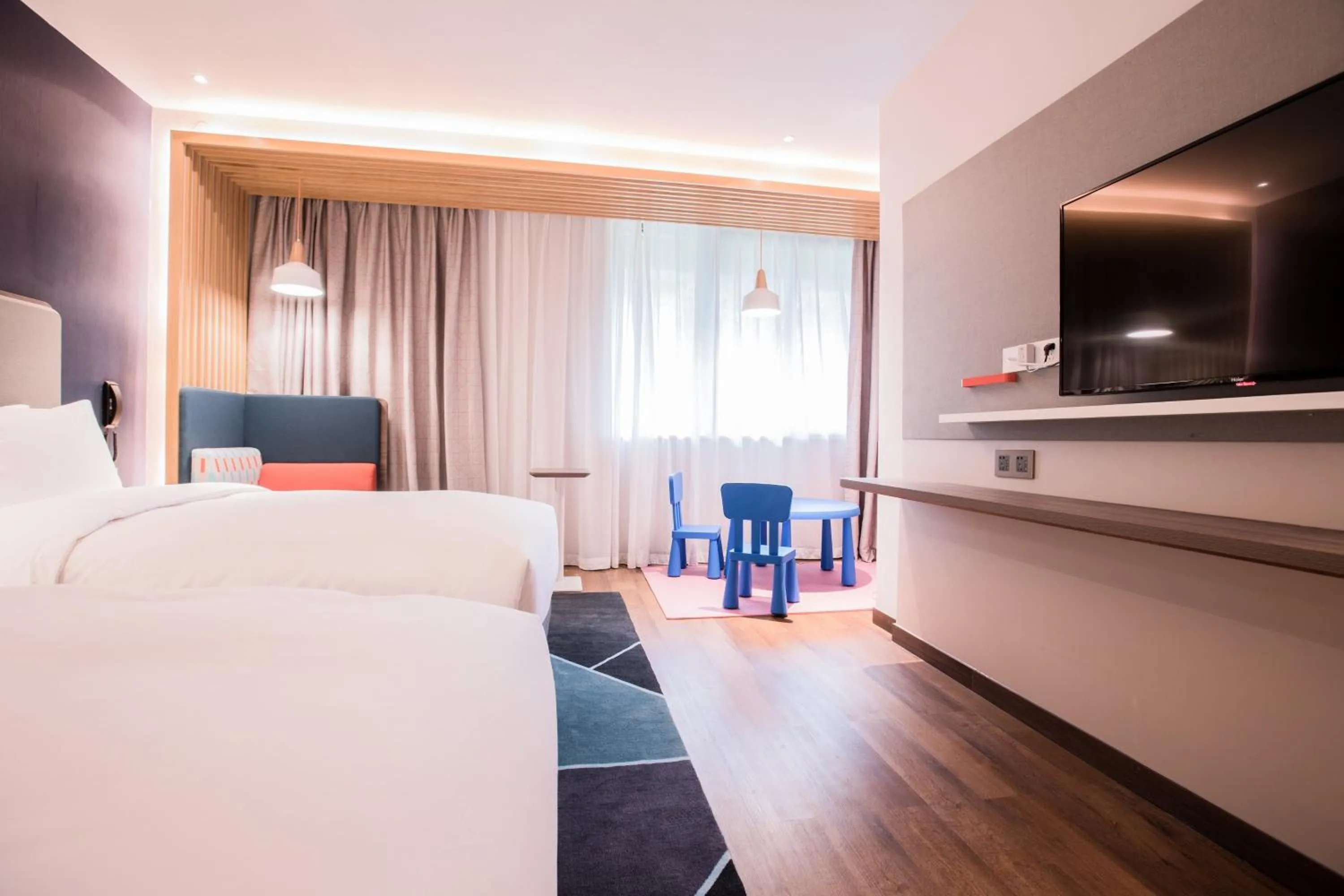 Photo of the whole room, Bed in Holiday Inn Express Guizhou Qinglong by IHG