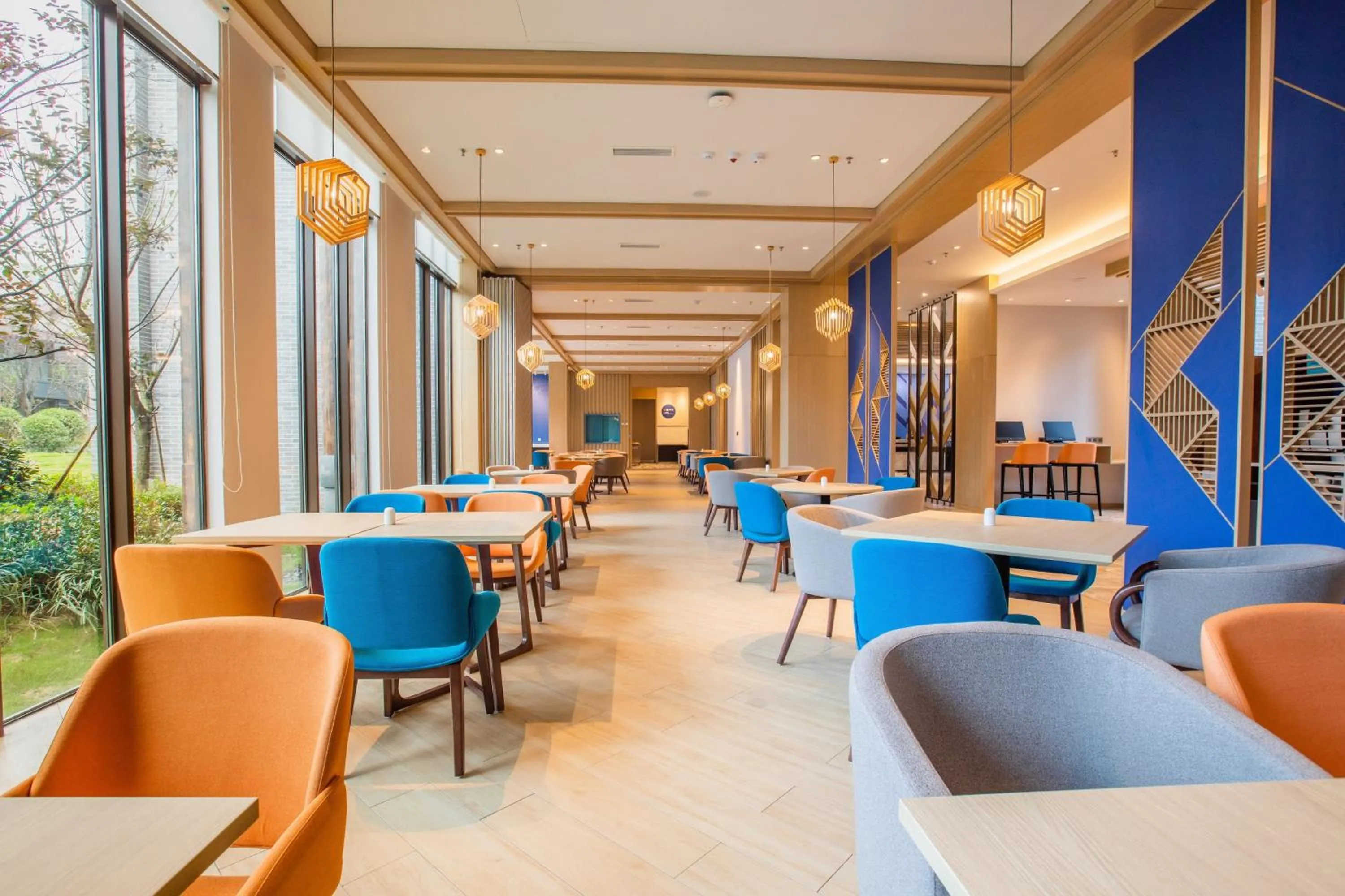 Restaurant/places to eat in Holiday Inn Express Guizhou Qinglong by IHG