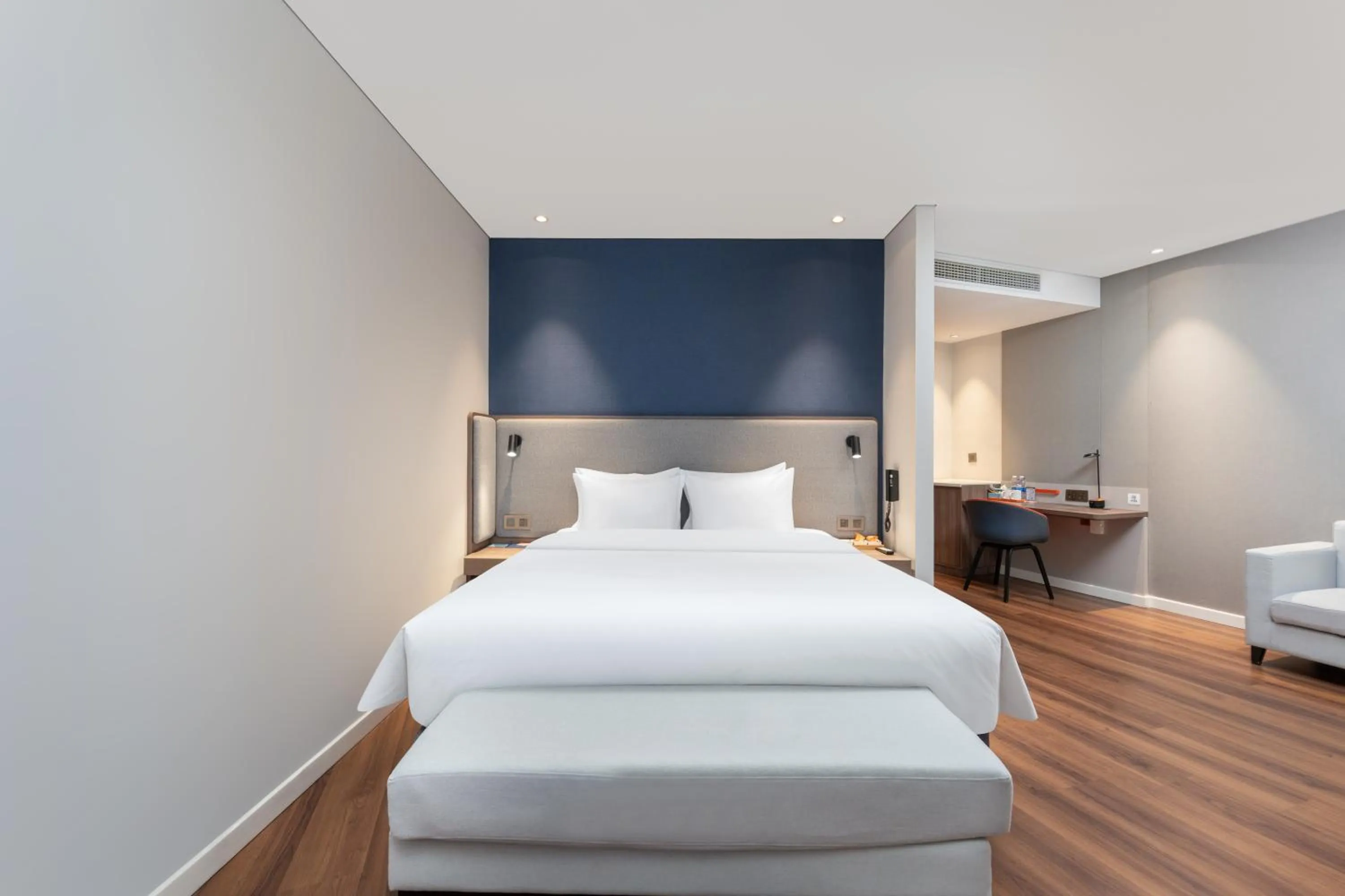 Bed in Holiday Inn Express Yichang Riverside by IHG